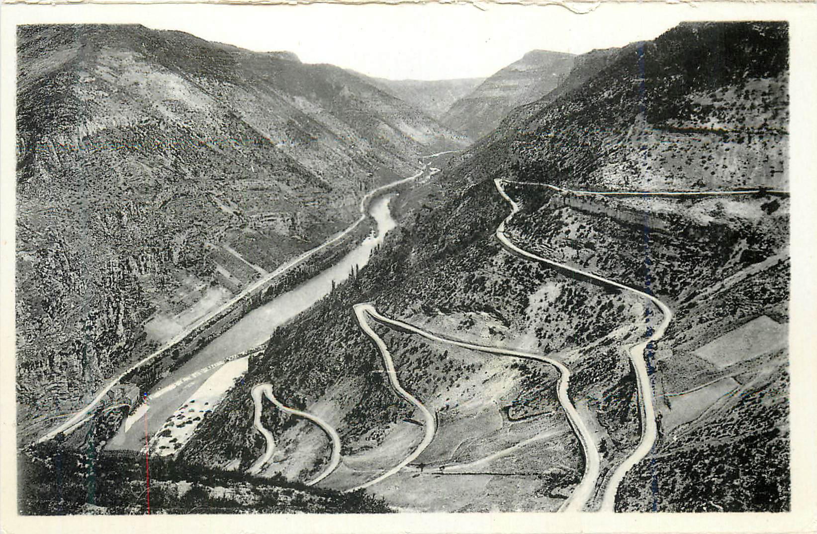 CPM Les gorges du tarn la malene les lacets de la route du causse mejean a meyrueis