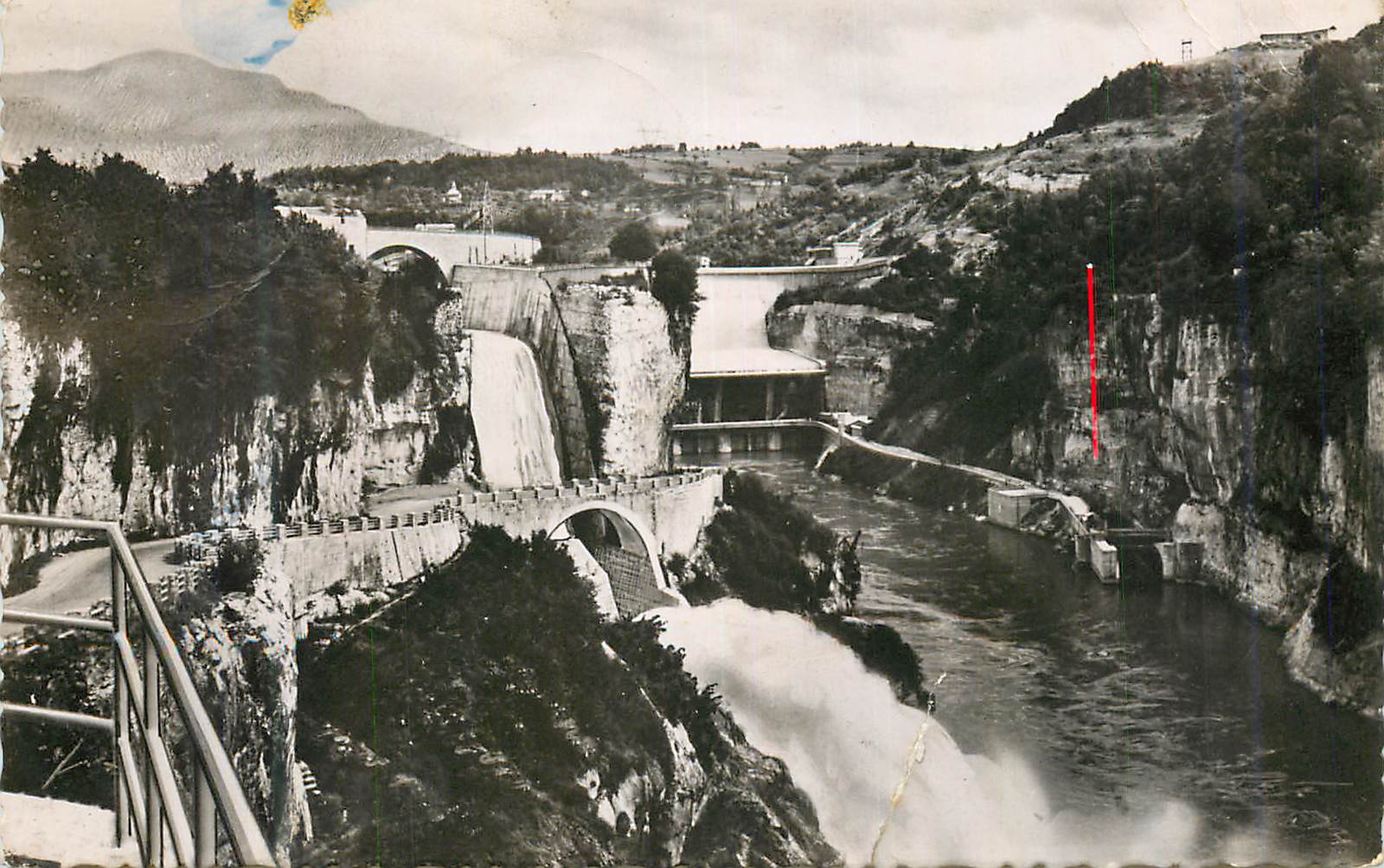 CPM Genissiat (ain) vue d ensemble des ouvrages du grand barrage de genissiat