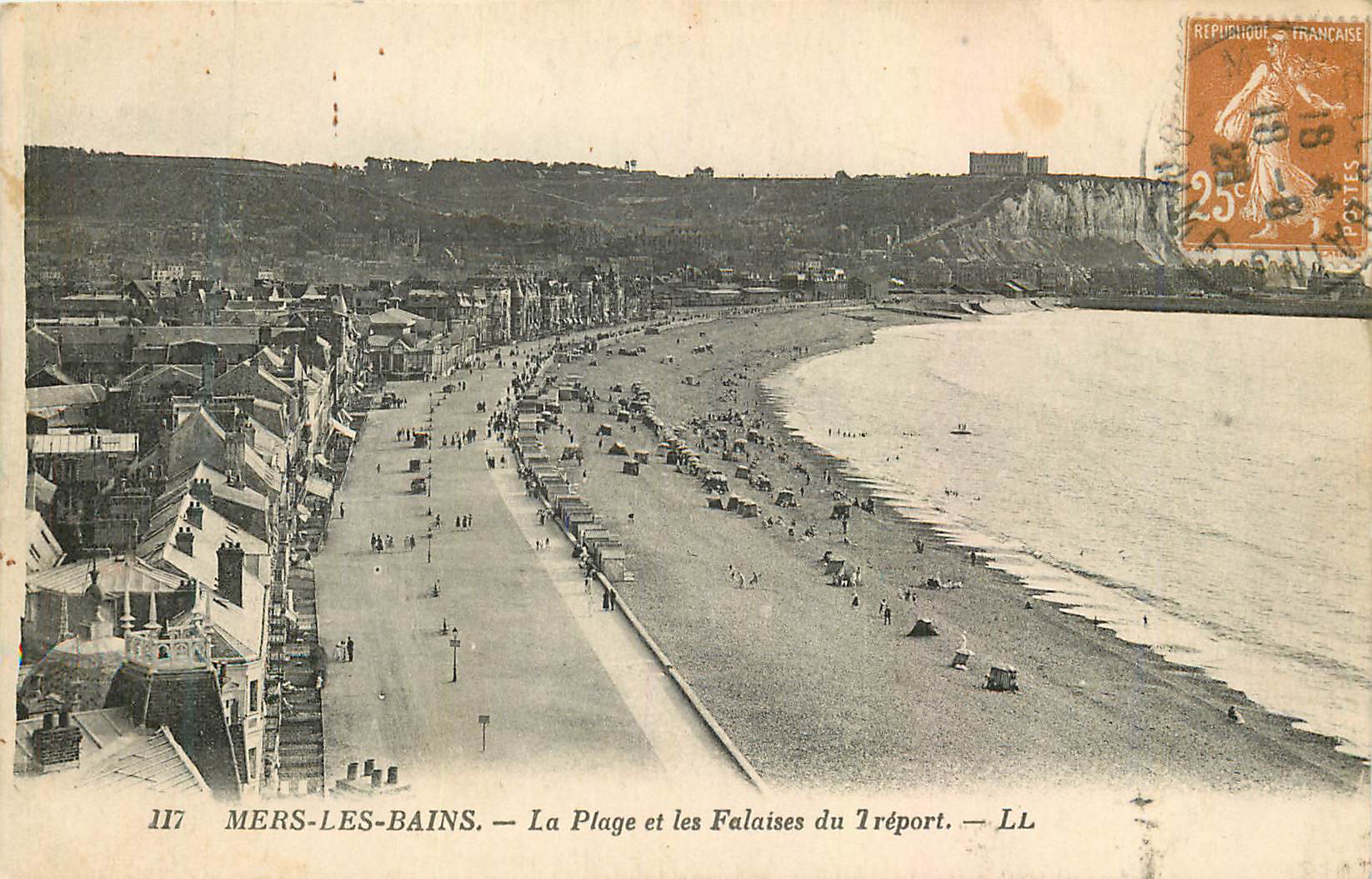 CPA Mers les bains la plage et les falaises du treport