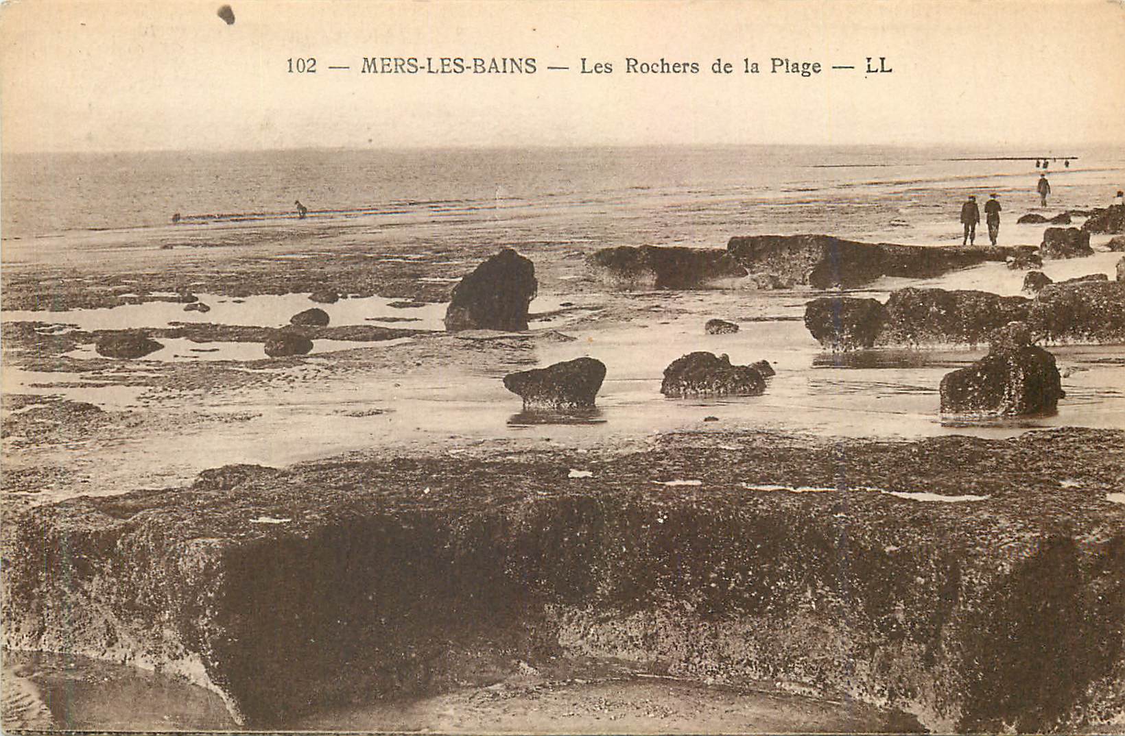CPA Mers les bains les rochers de la plage