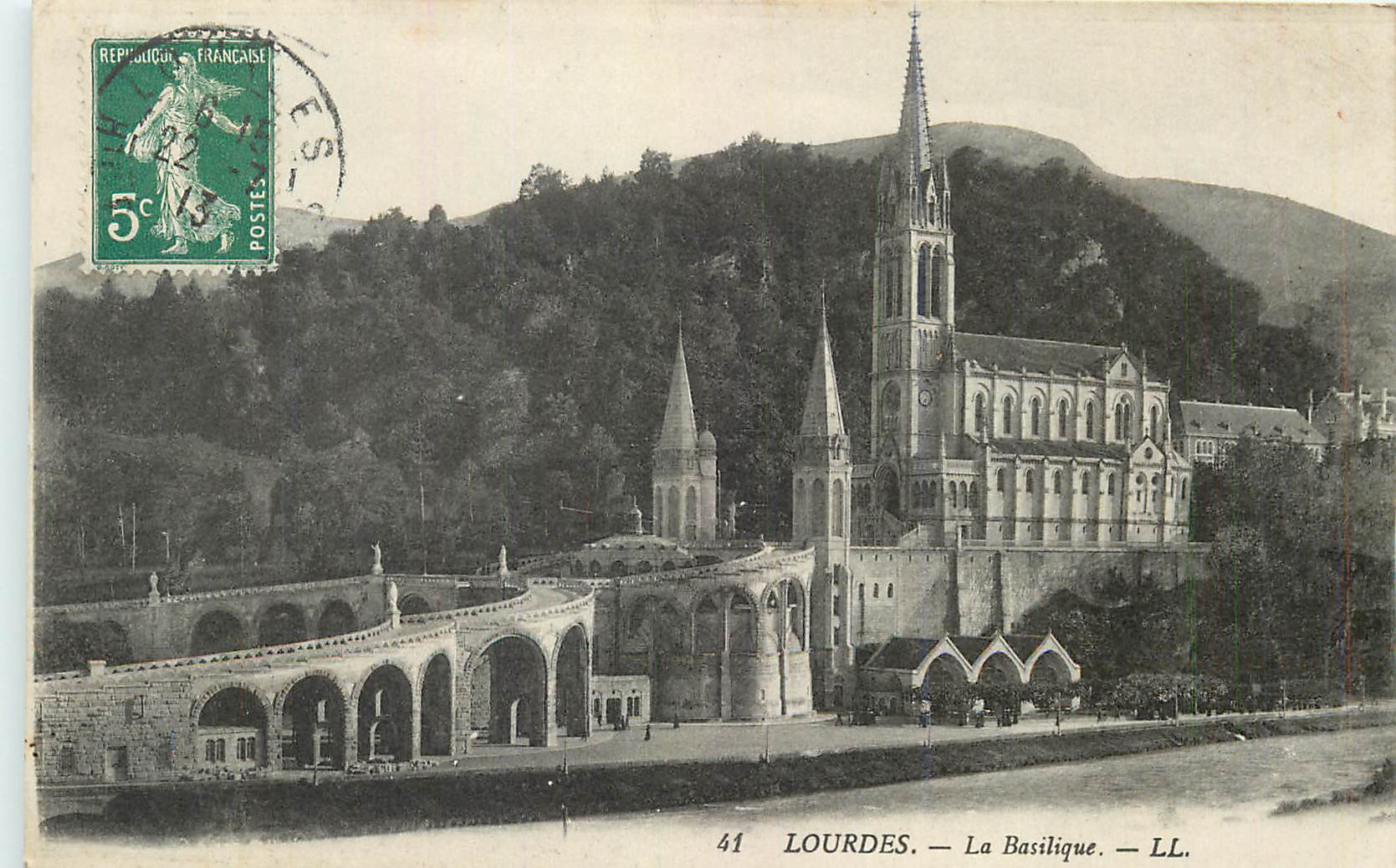 CPA Lourdes la basilique
