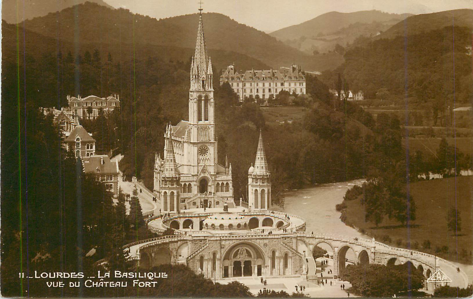CPA Lourdes la basilique vue du chateau fort