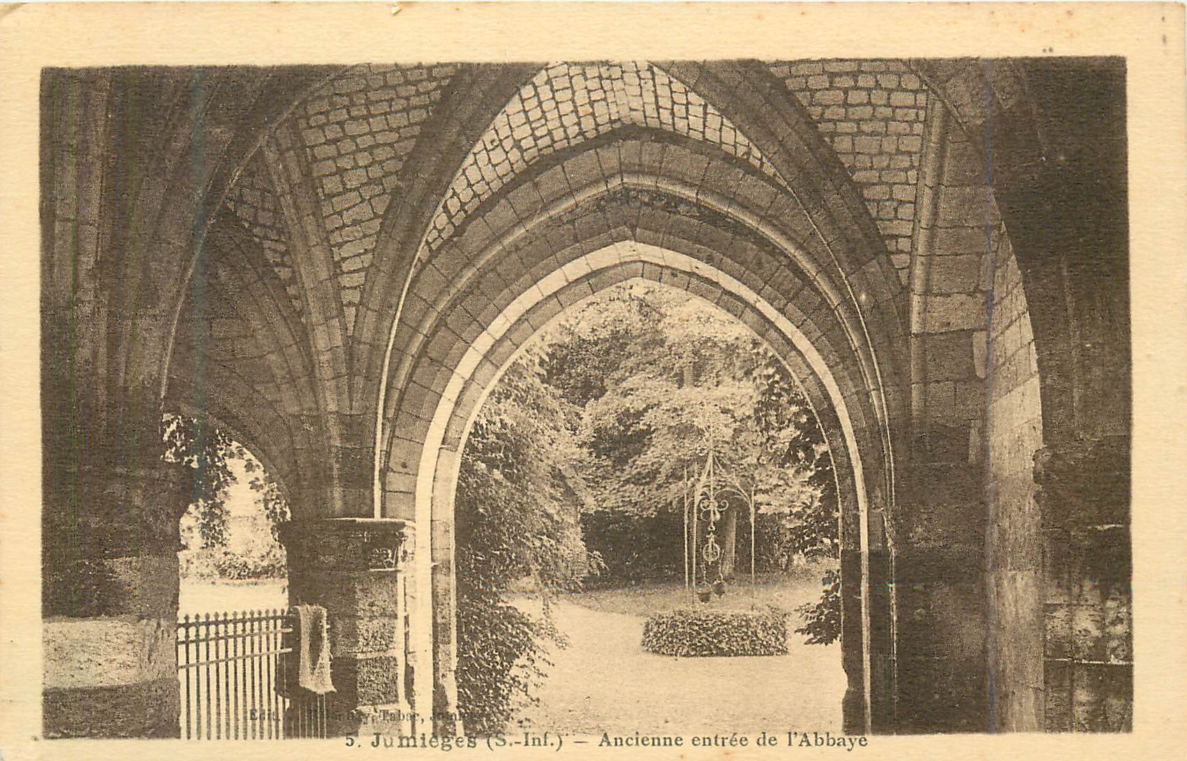CPA Jumieges (s inf) ancienne entree de l abbaye