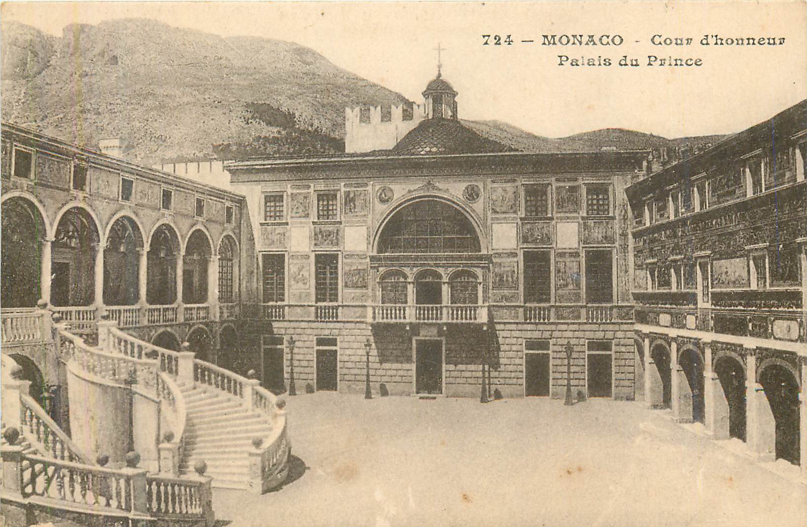 CPA Monaco cour d honneur palais du prince