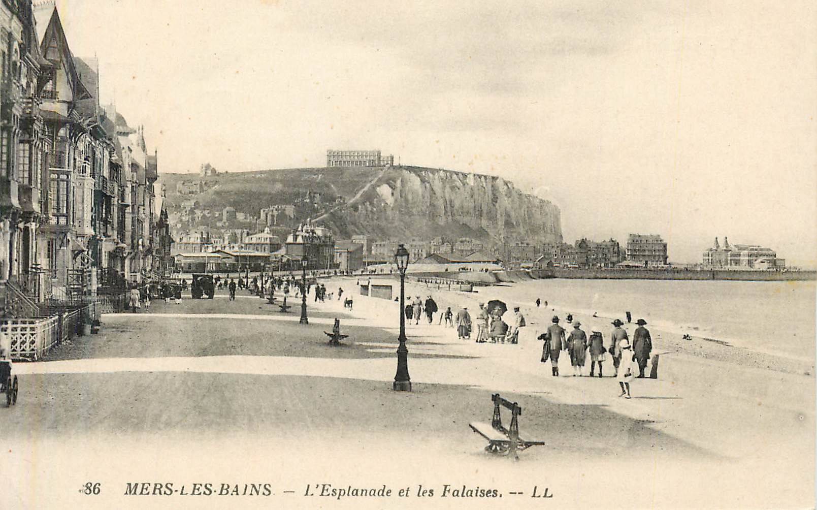CPA Mers les bains l esplanade et les falaises