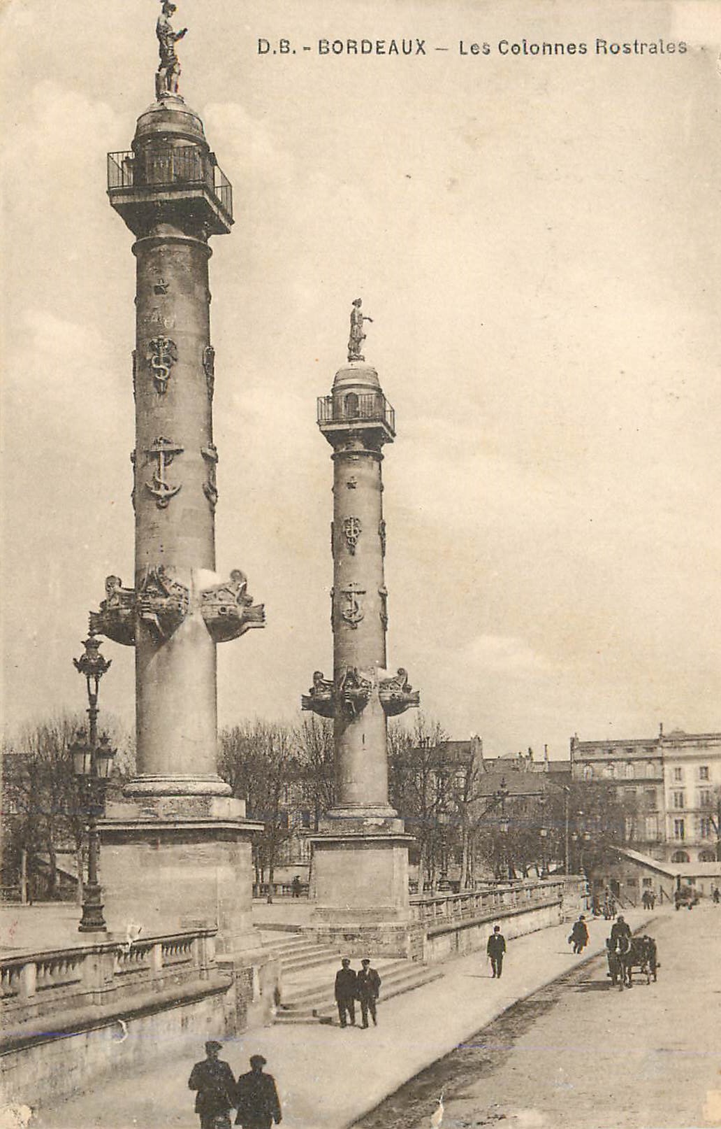 CPA Bordeaux les colonnes rostrales