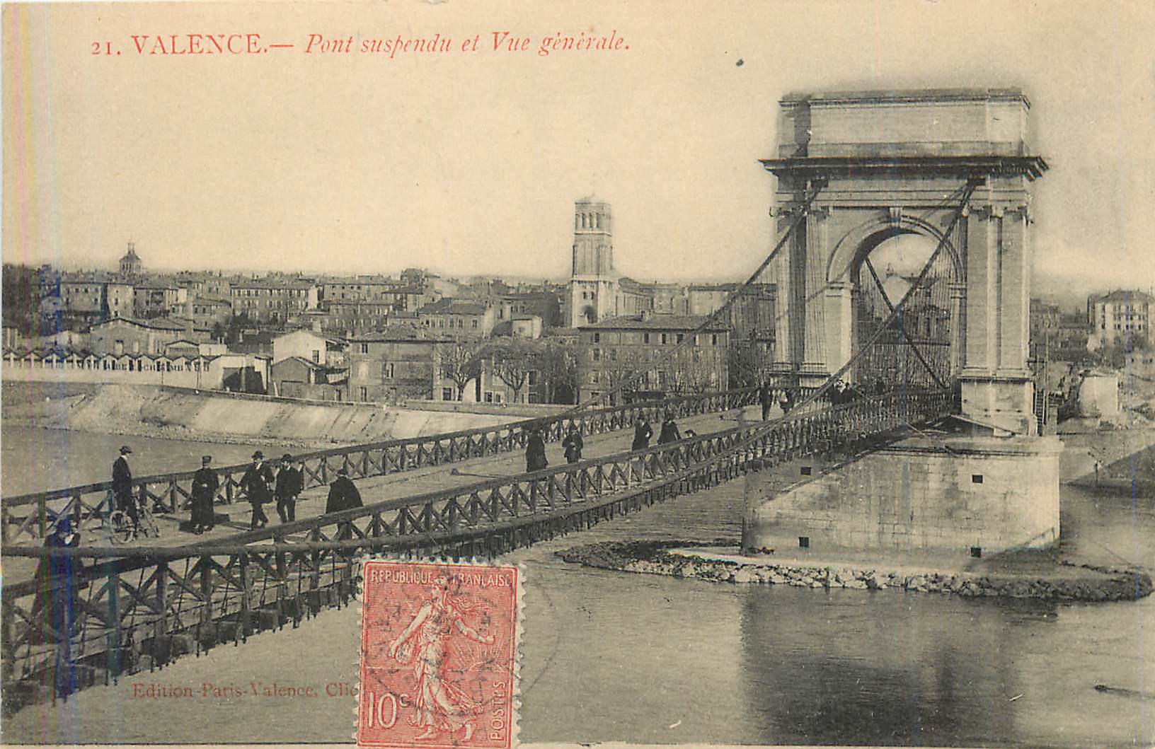 CPA Valence pont suspendu et vue generale