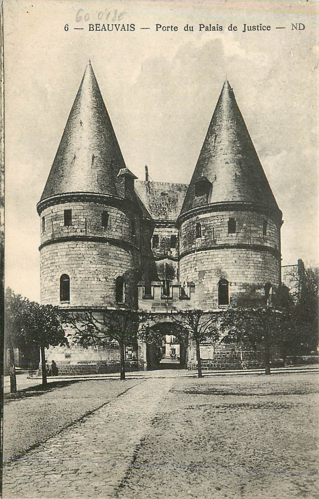 CPA Beauvais porte du palais de justice