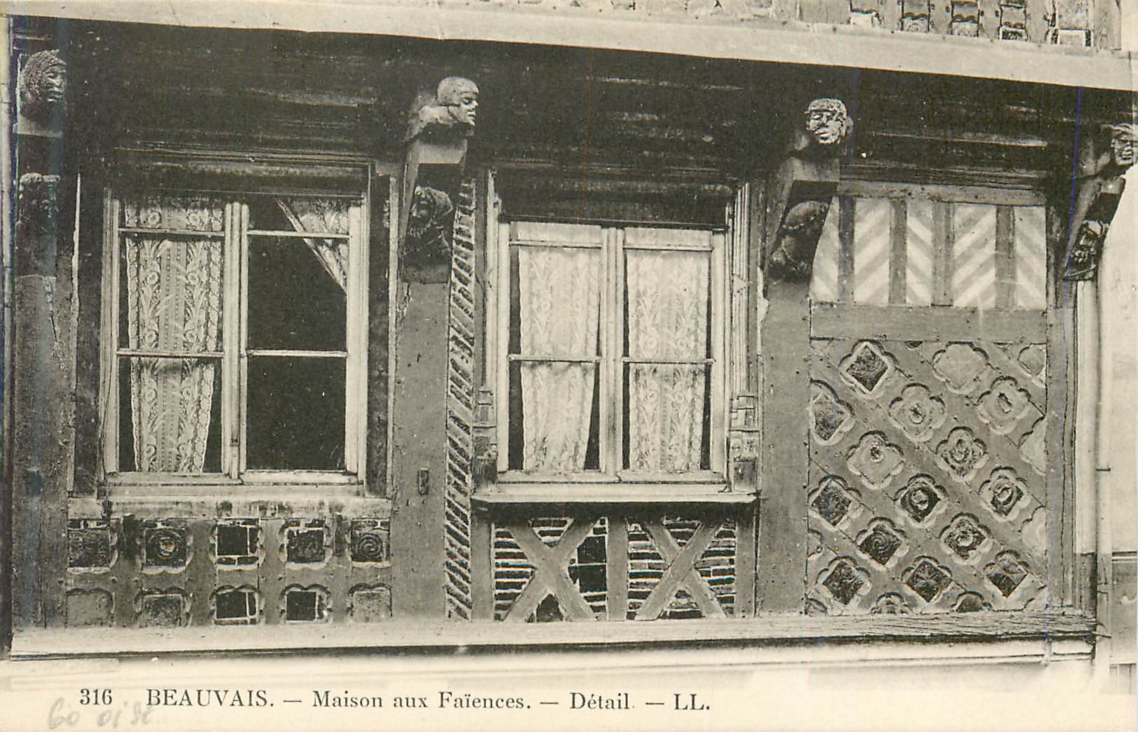 CPA Beauvais maison aux faiences detail