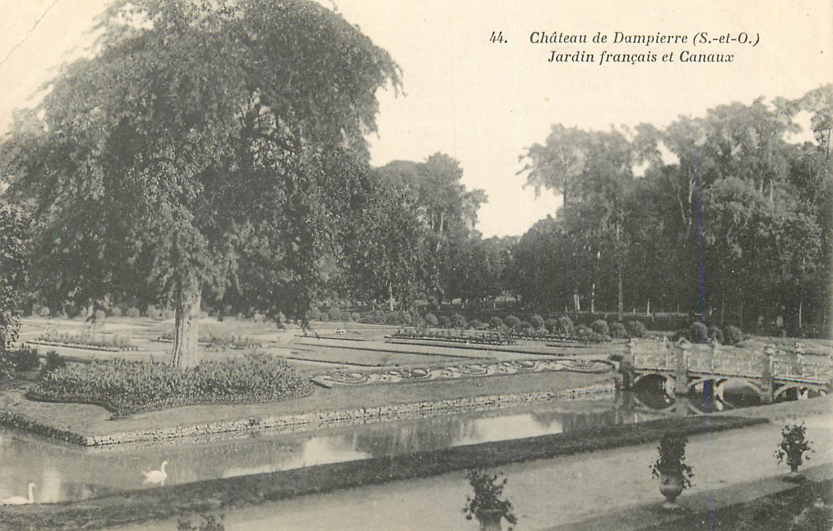 CPA Chateau de dampierre (s et o) jardrin francais et canaux
