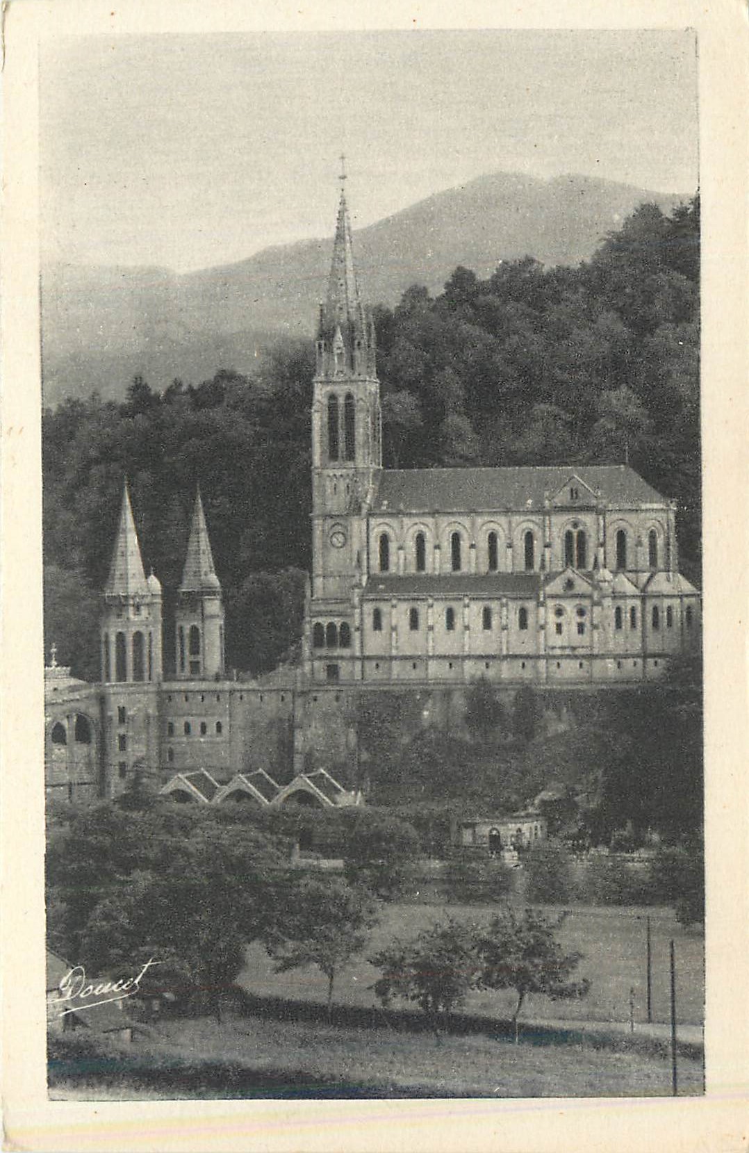 CPA Lourdes la basilique