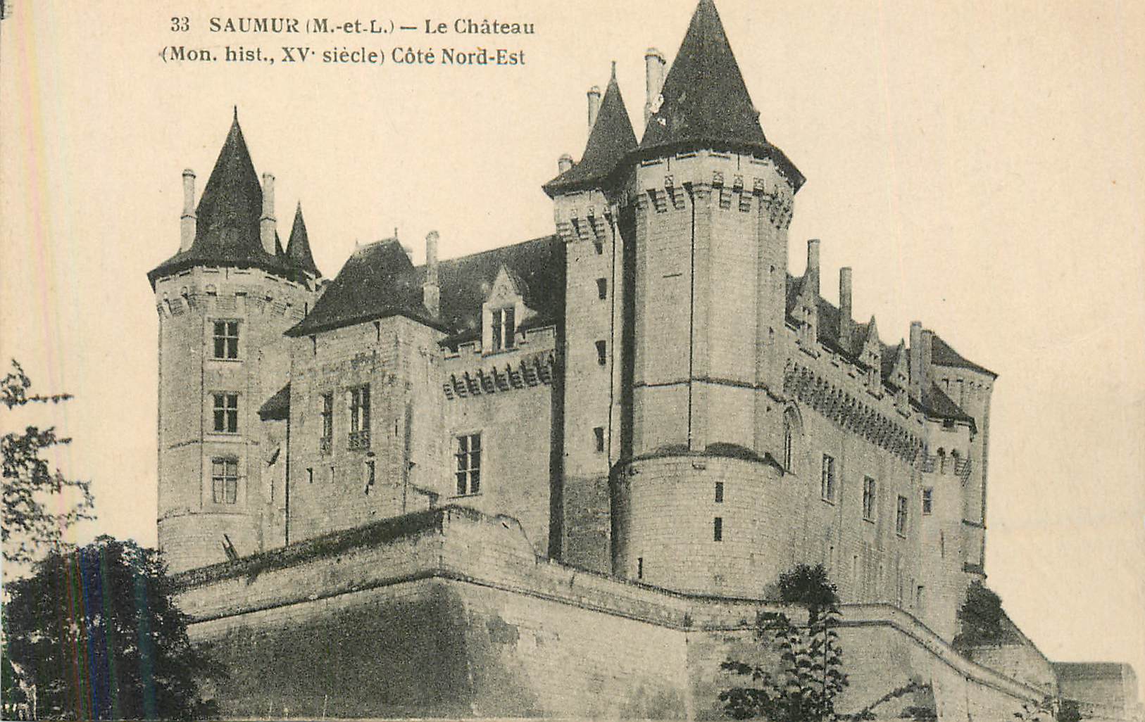 CPA Saumur (m et l) le chateau (mon hist xv siecle) cote nord est