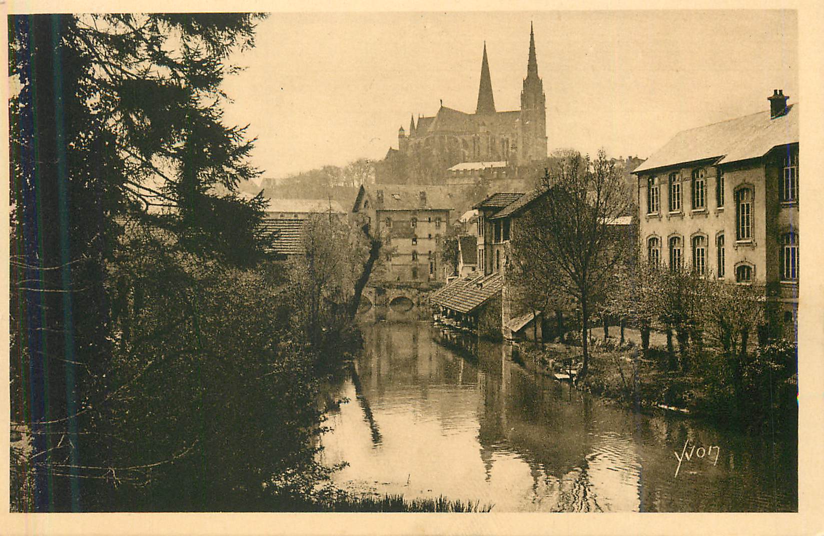 CPA Chartres (eure et loir) l eure et la cathedrale la douce france
