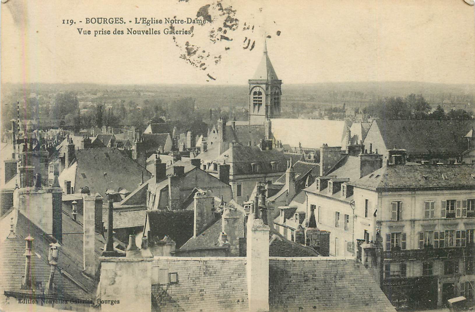 Bourges - L'Église Notre-Dame - Vue prise des Nouvelles Galeries