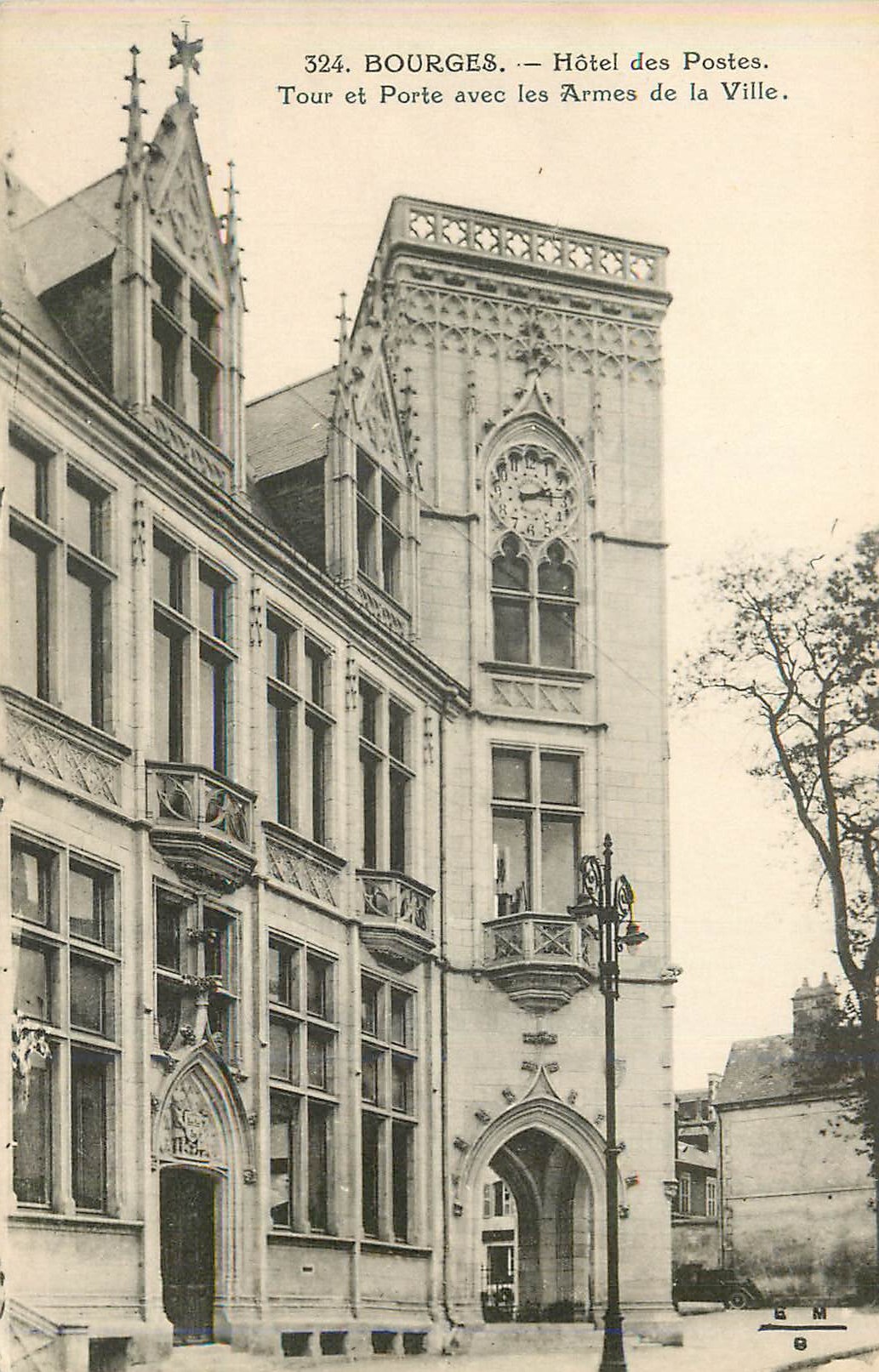 Bourges — Hôtel des Postes. Tour et Porte avec les Armes de la Ville.