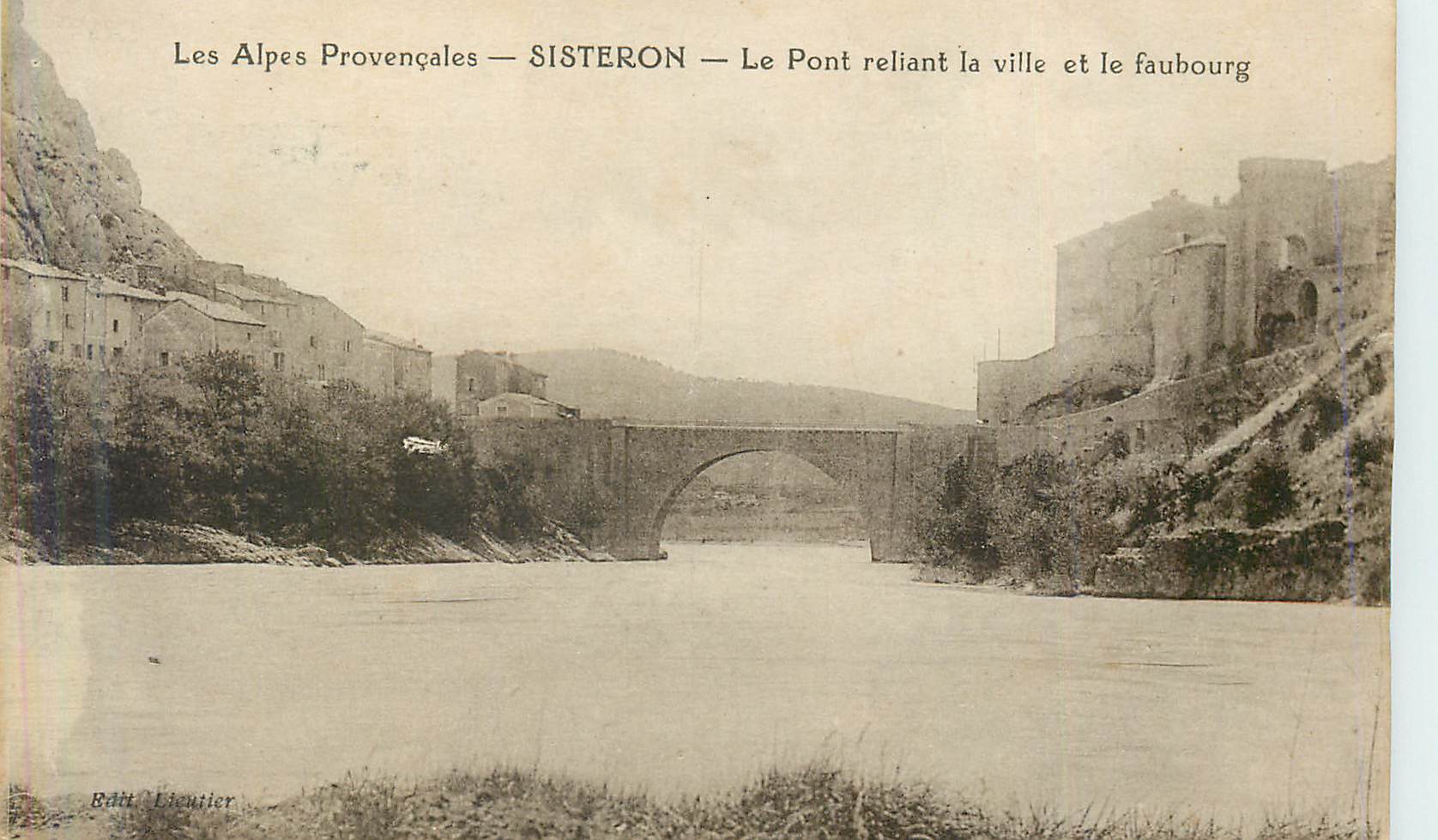 CPA Les alpes provenciales sisteron le pont reliant la ville et le faubourg