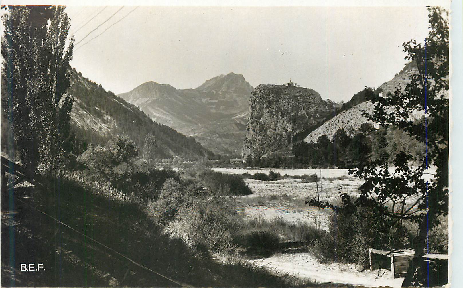 CPM Castellane (b a) vue sur le verdon et le roc