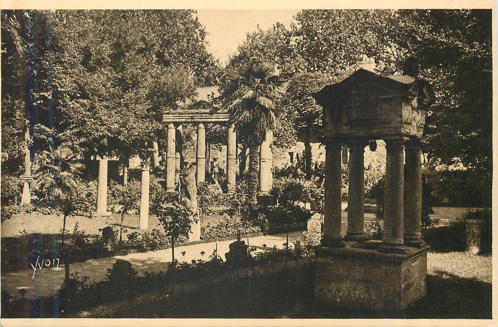 CPA Angers (maine et loire) le musee st jean le vieux puits et le jardin