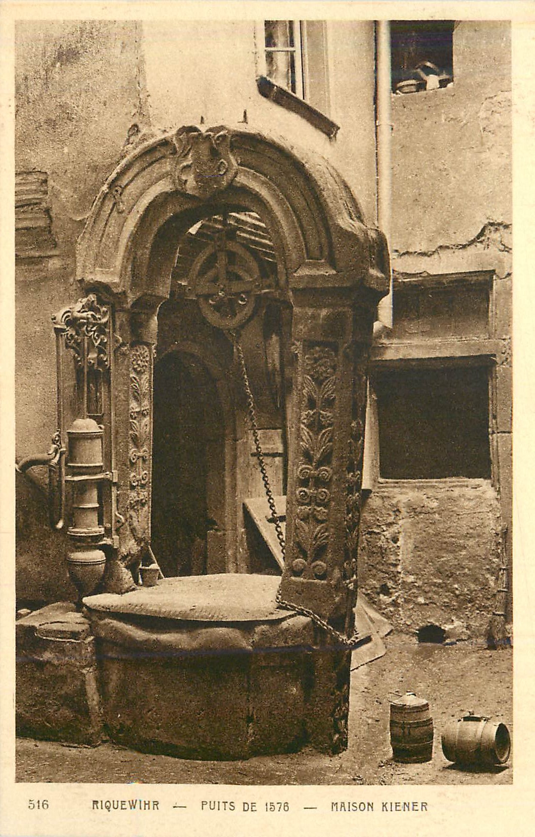 CPA Riquewihr puits de 1576 maison kiener