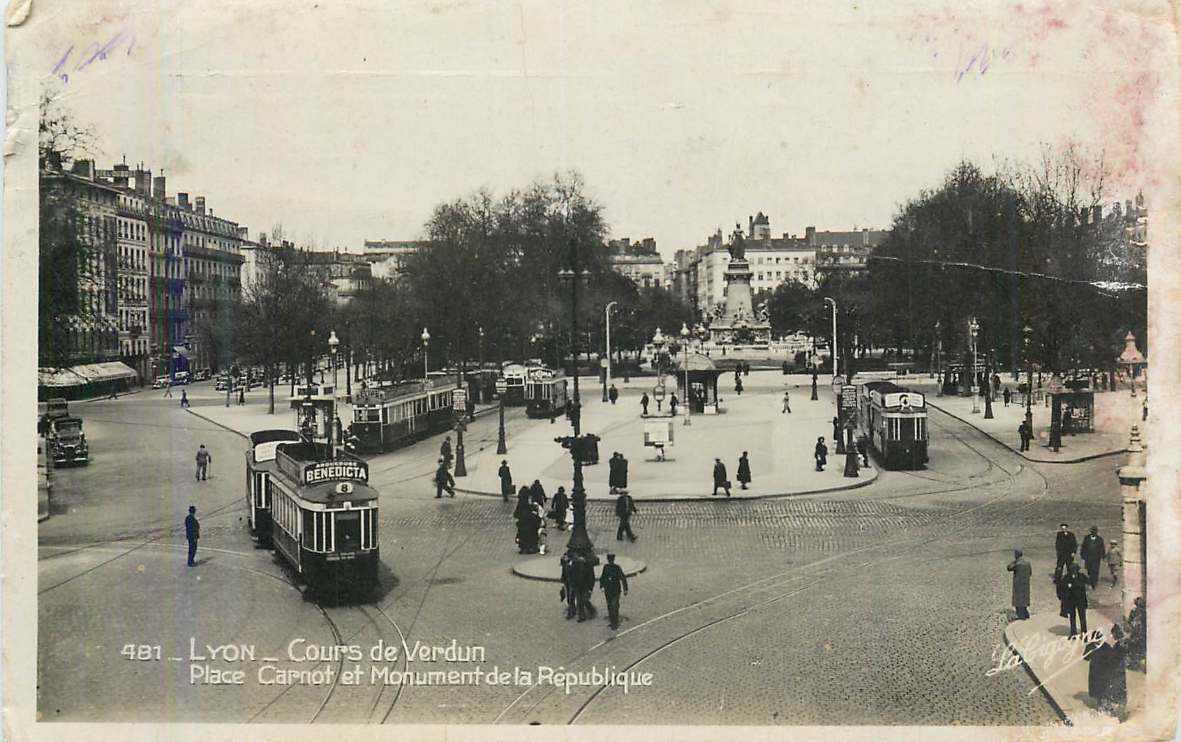 CPM Lyon cours de verdun place carnot et monument de la republique Tramway