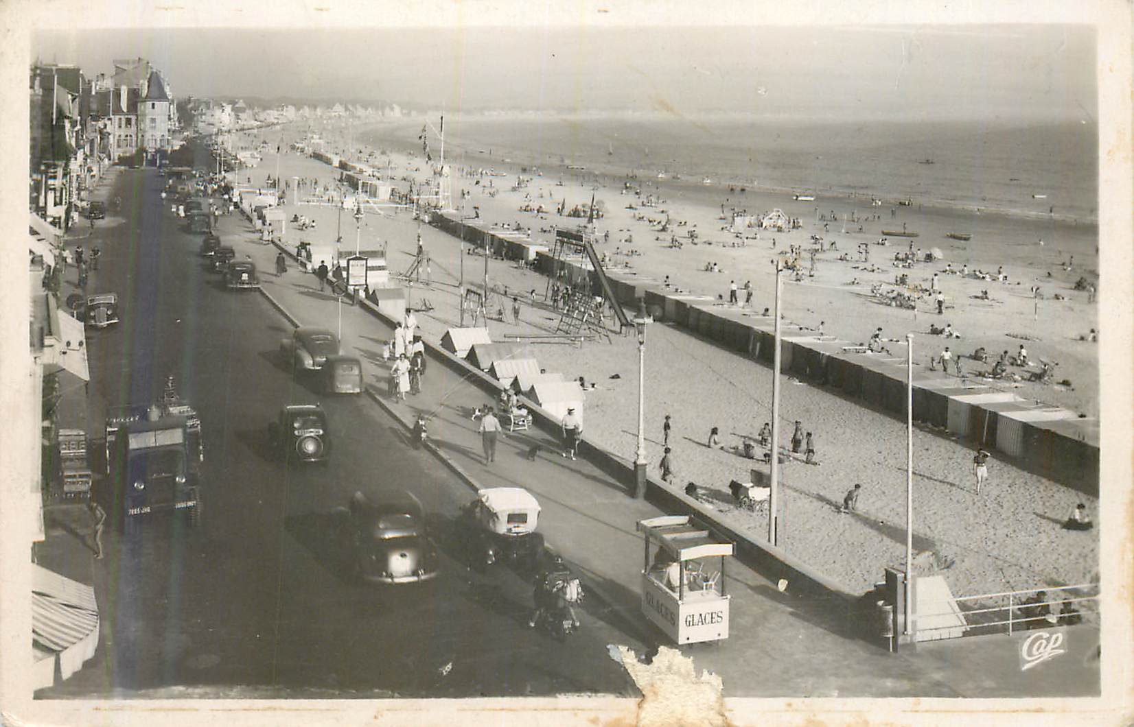 CPM La baule vue generale de la plage vers pornichet