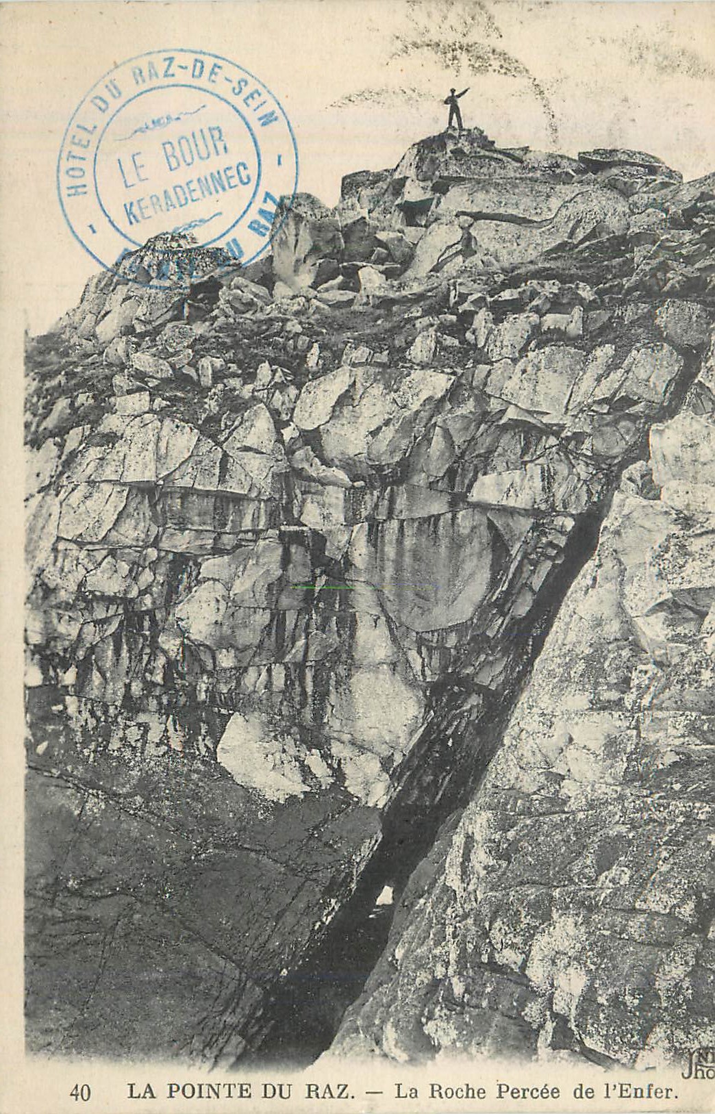 CPA Le pont de raz la roche percee de l enfer
