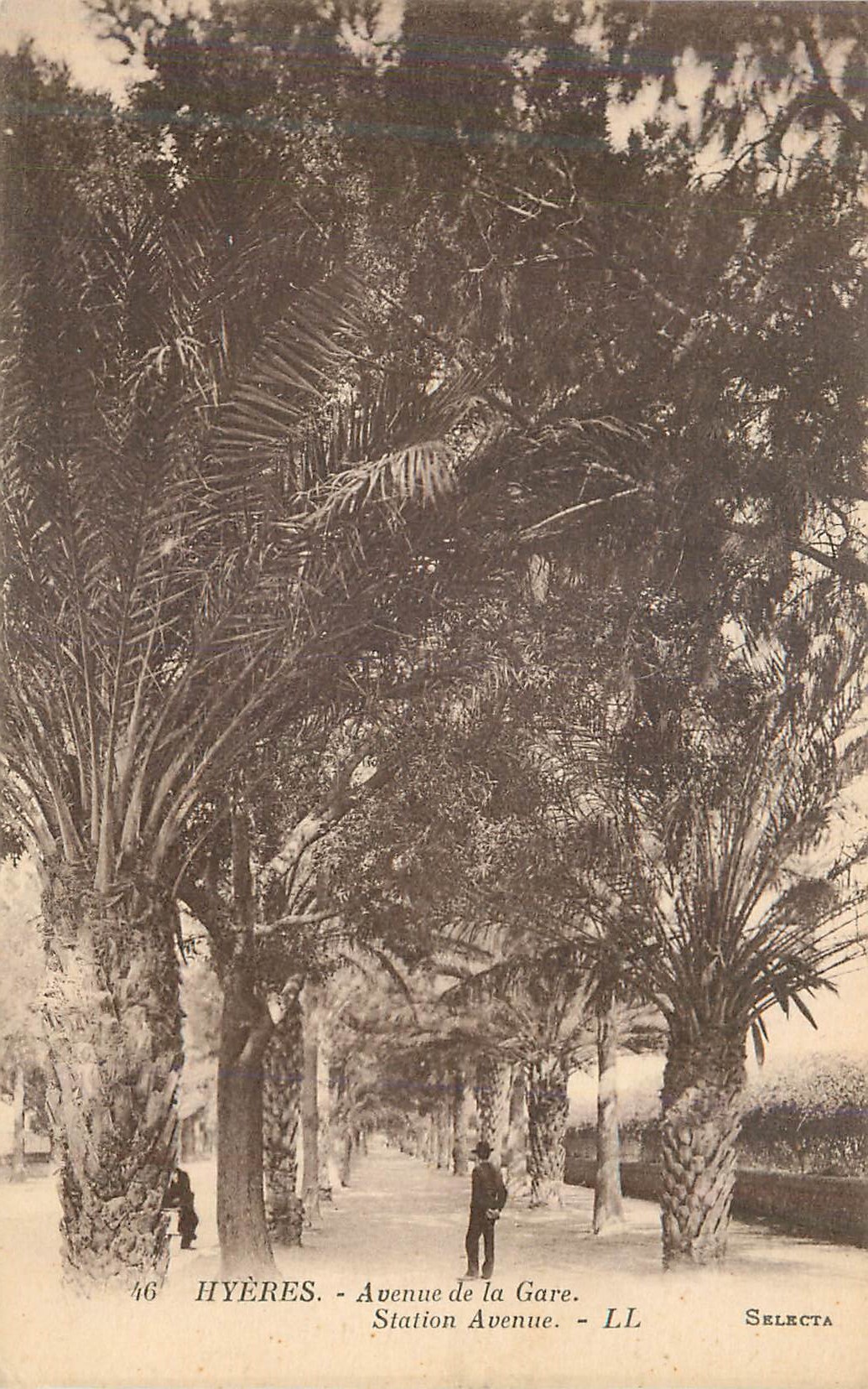 Hyères - Avenue de la Gare — Station Avenue — LL — Selecta