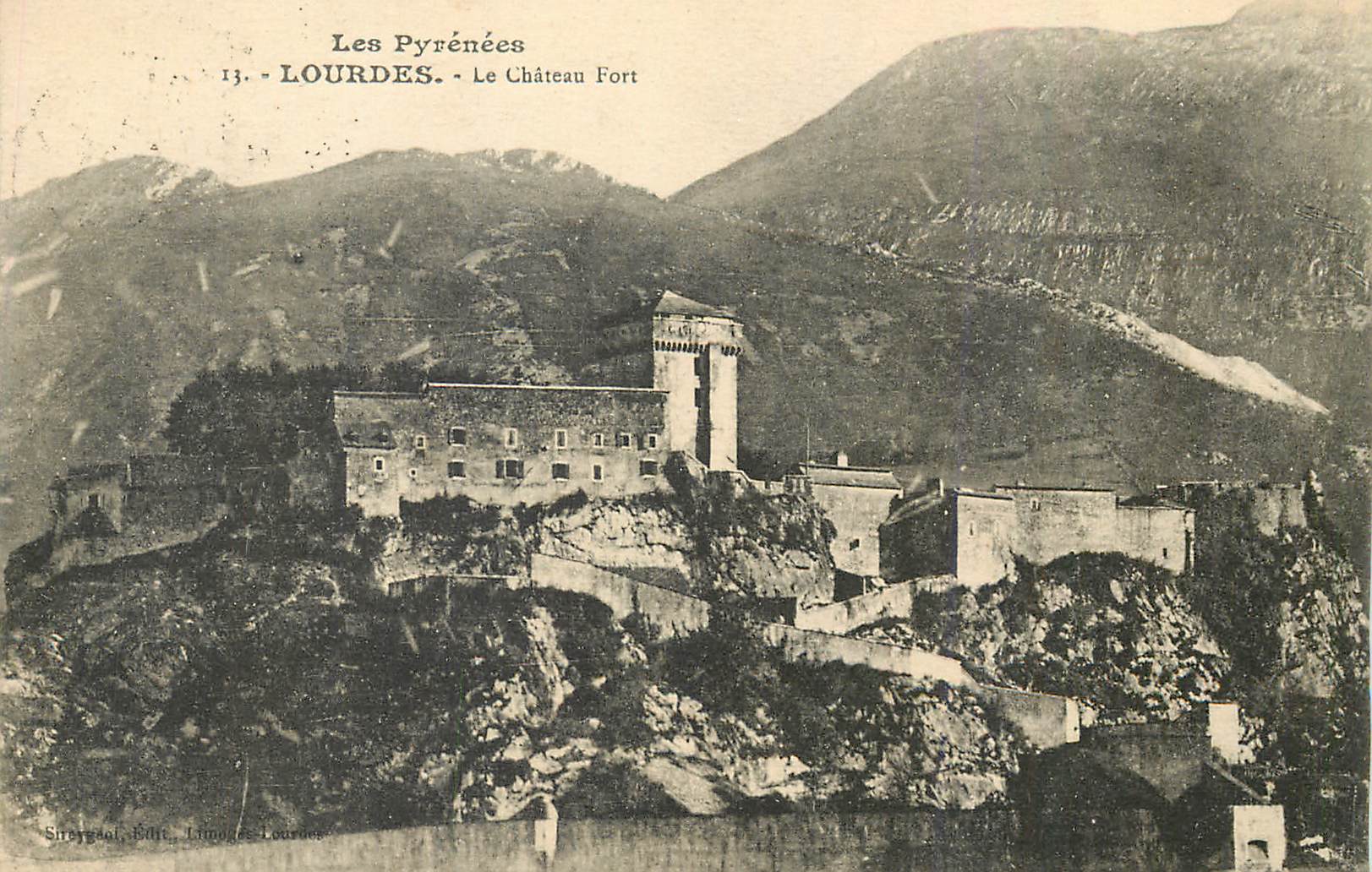 CPA Lourdes le chateau  fort