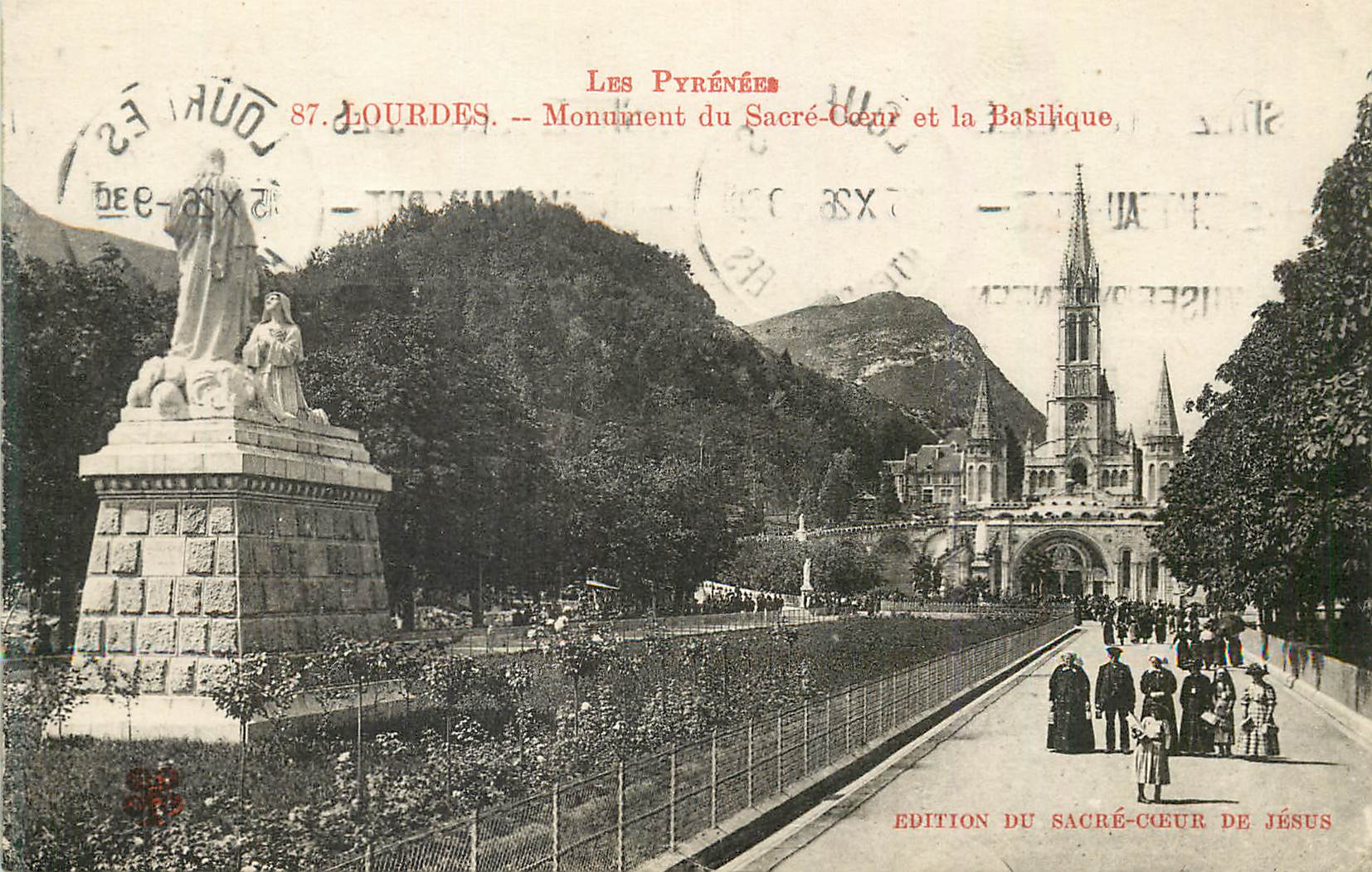 CPA Lourdes monument du sacre coeur et la basilique
