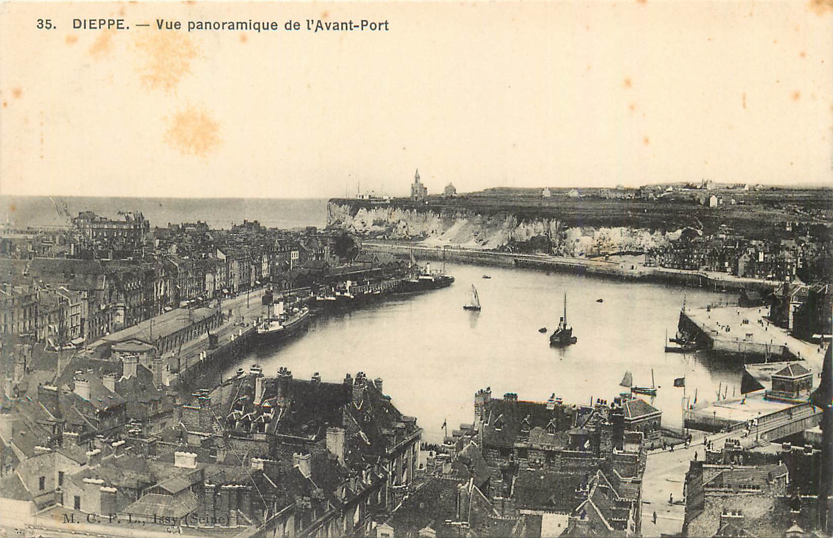 CPA Dieppe vue panoramique de l avant port