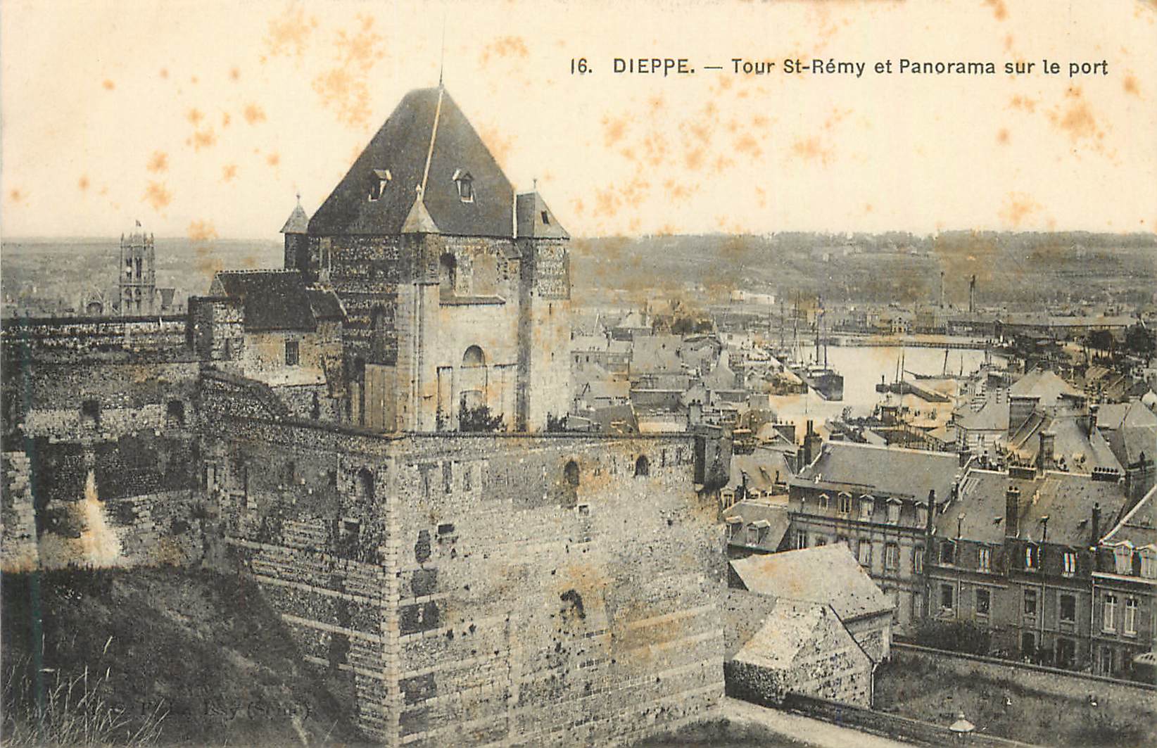 CPA Dieppe tour st remy et panorama sur le port