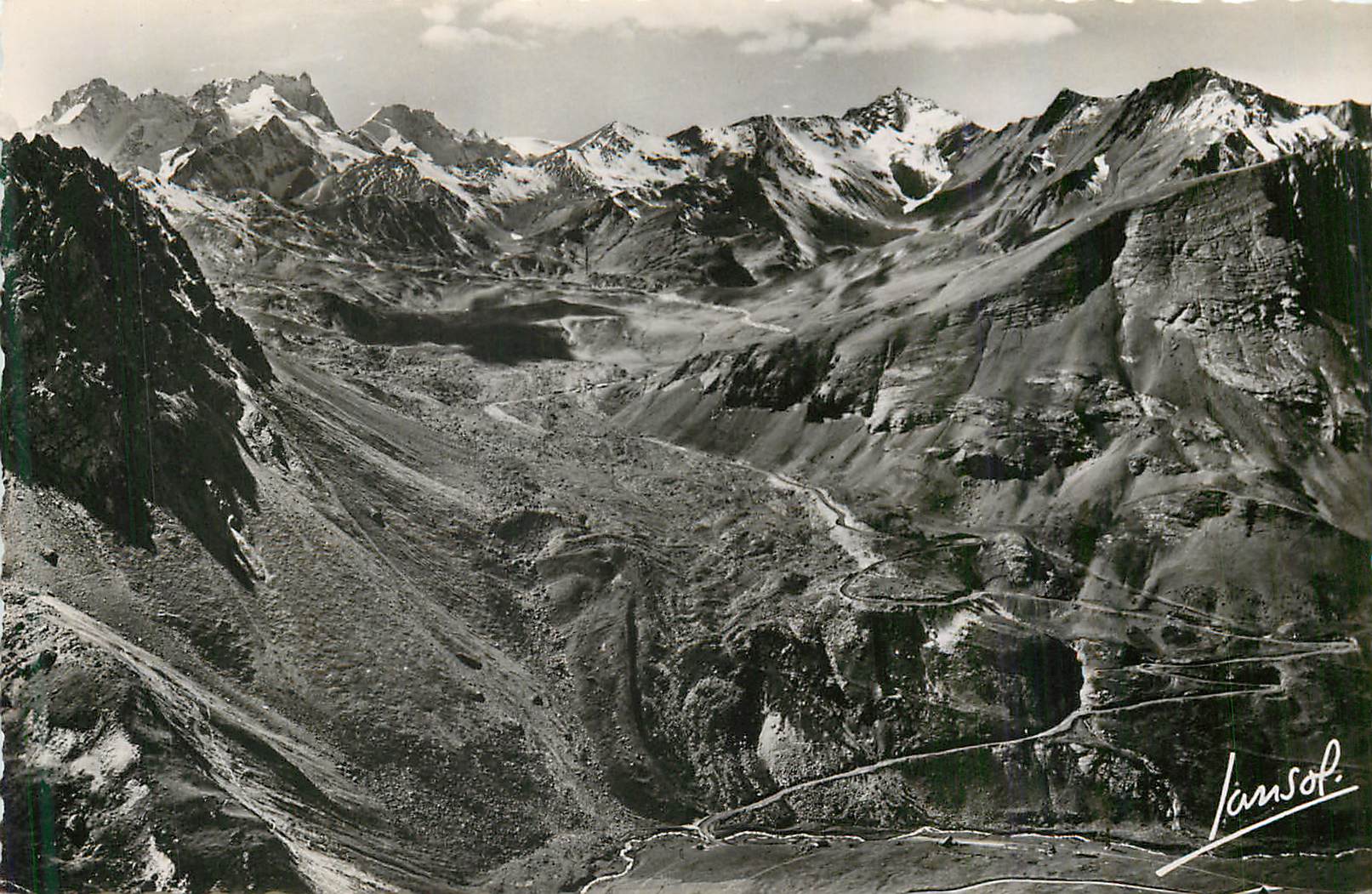 CPM Valloire (savoie) alt 1430 m les lacets du galibier domines par la meije (3883 m)