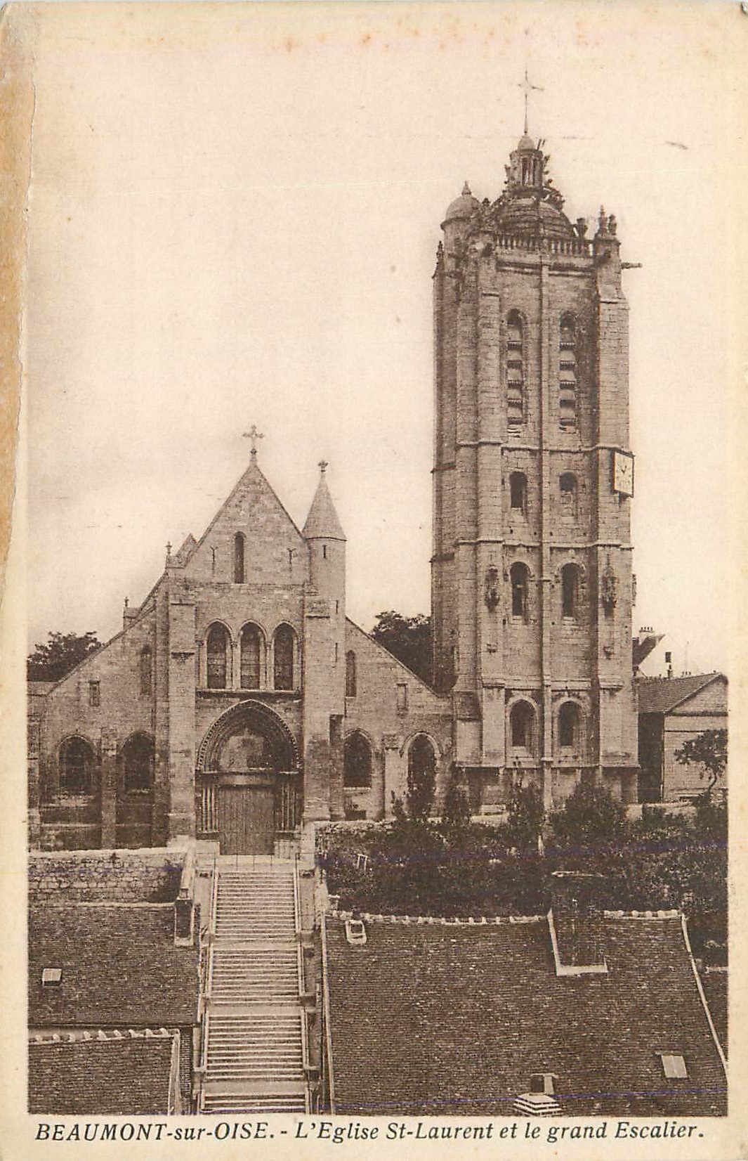 CPA Beaumont sur oise l eglise st laurent et le grand escalier