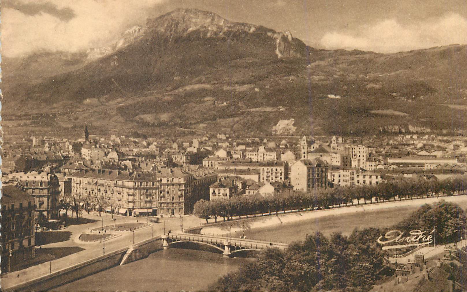 CPA Grenoble vue generale et le moucherotte les belles alpes francaises