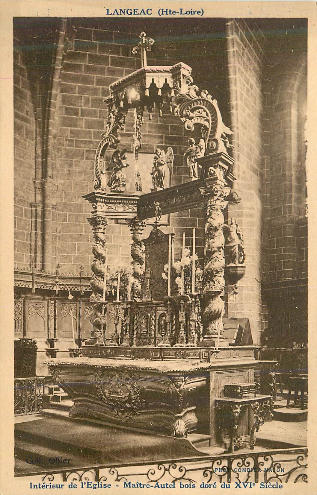 CPA Langeac (hte loire) interieur de l eglise maitre autel bois dore du xvi siecle