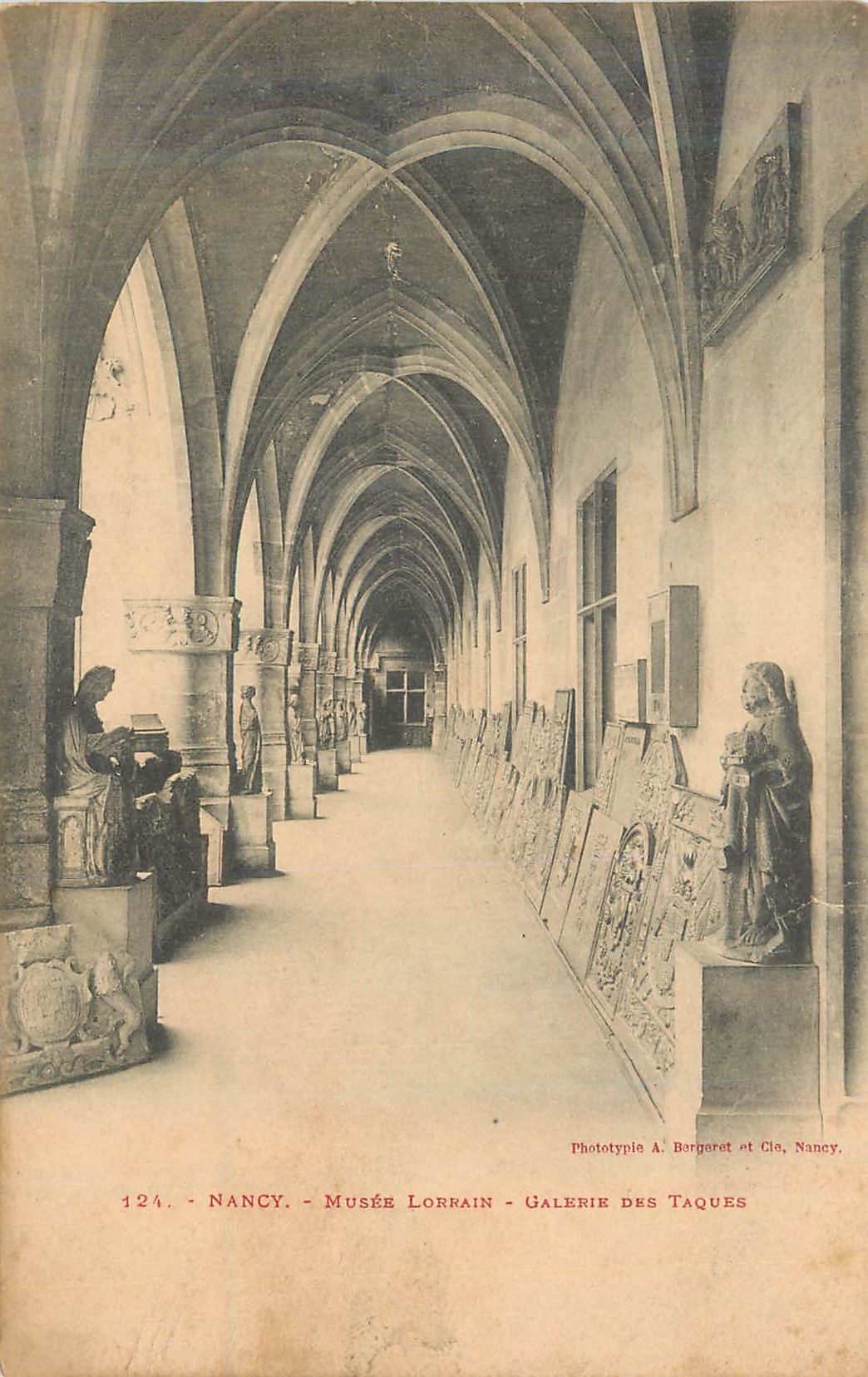 CPA Nancy musee lorrain galerie des taques