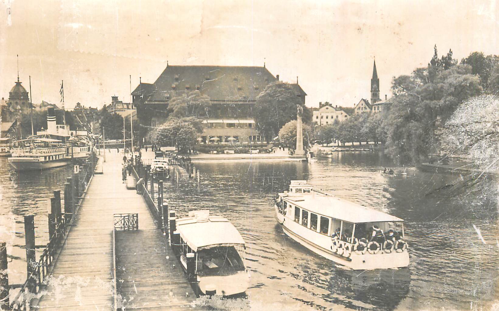 CPM Konstanz am bodensee hafen mit konziliumsgebaude Bateaux