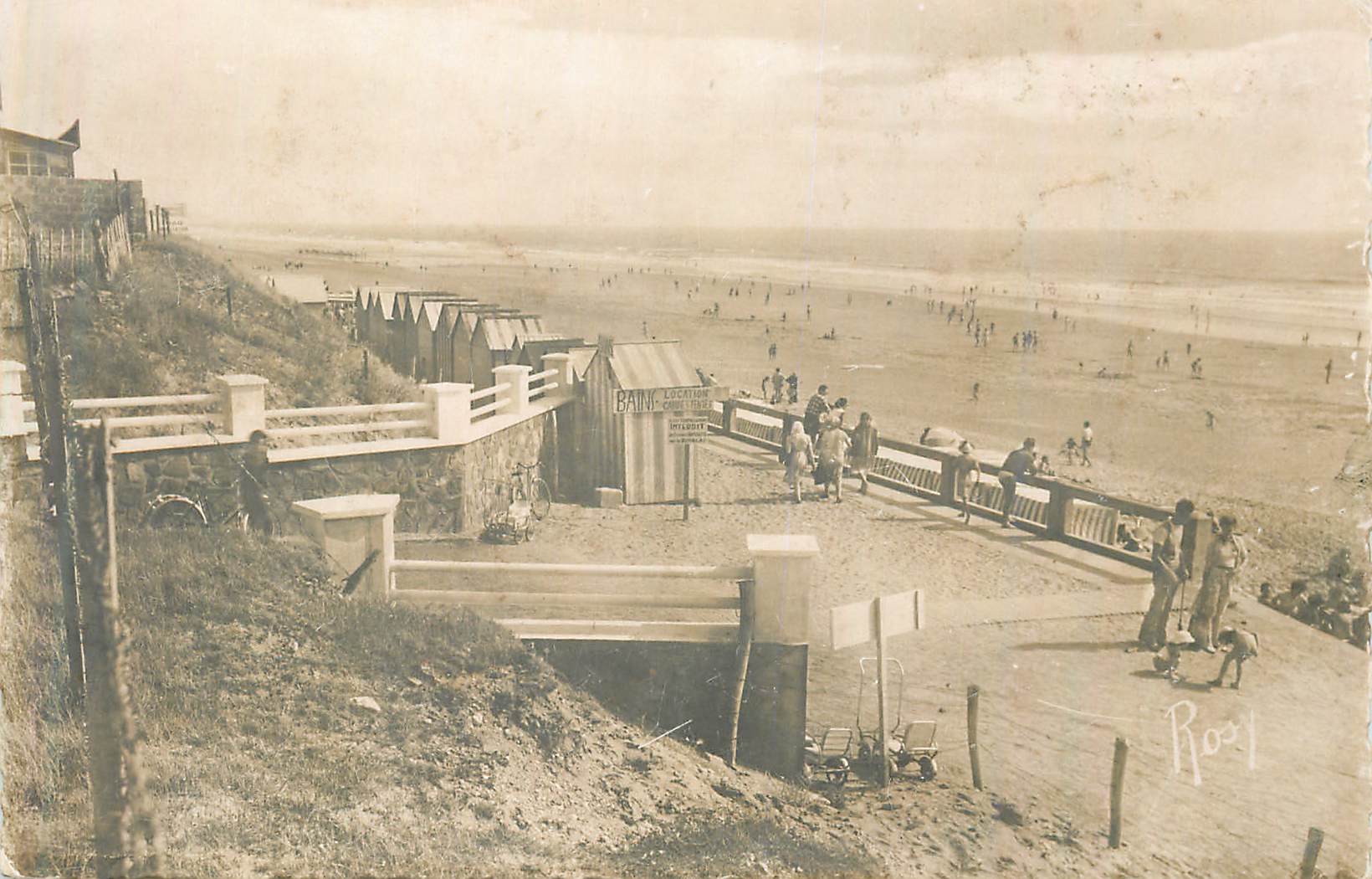 Bains de mer à Deauville — vue de la plage et des cabines — éditeur Rosy, n° 1