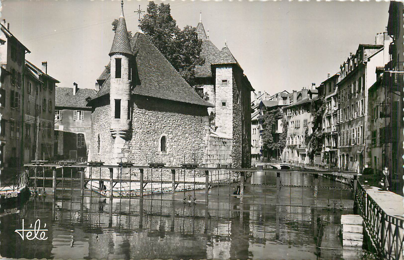 CPM Annecy la prison et canal du thiou