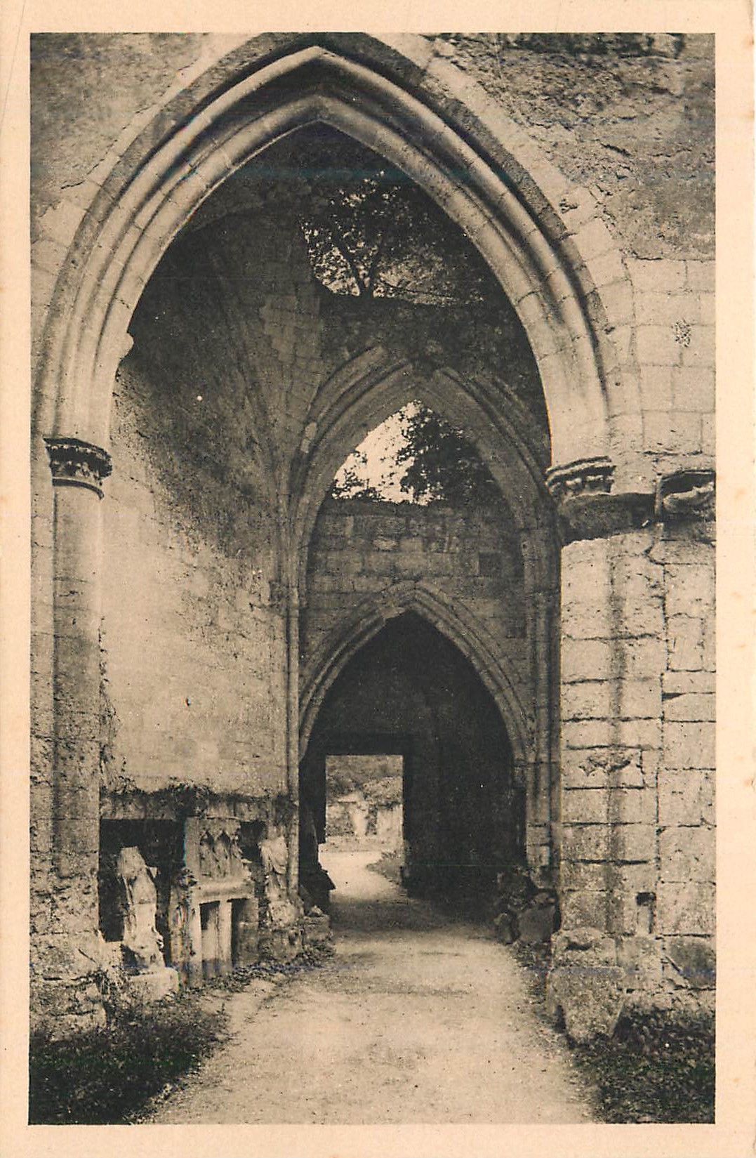 CPA Ancienne abbaye de jumieges le passage charles vii