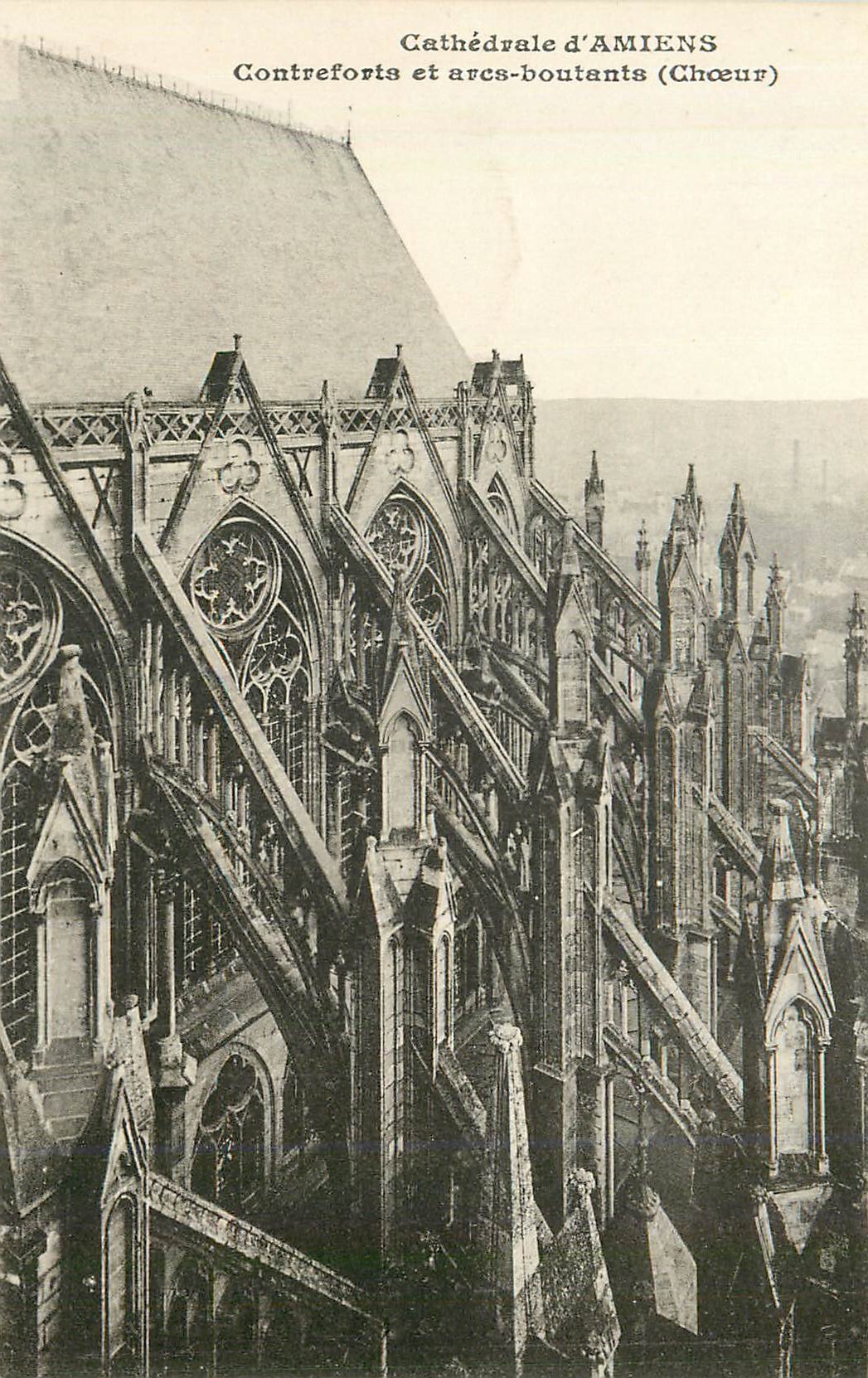 CPA Cathedrale d amiens contreforts et arcs boutants (choeur)