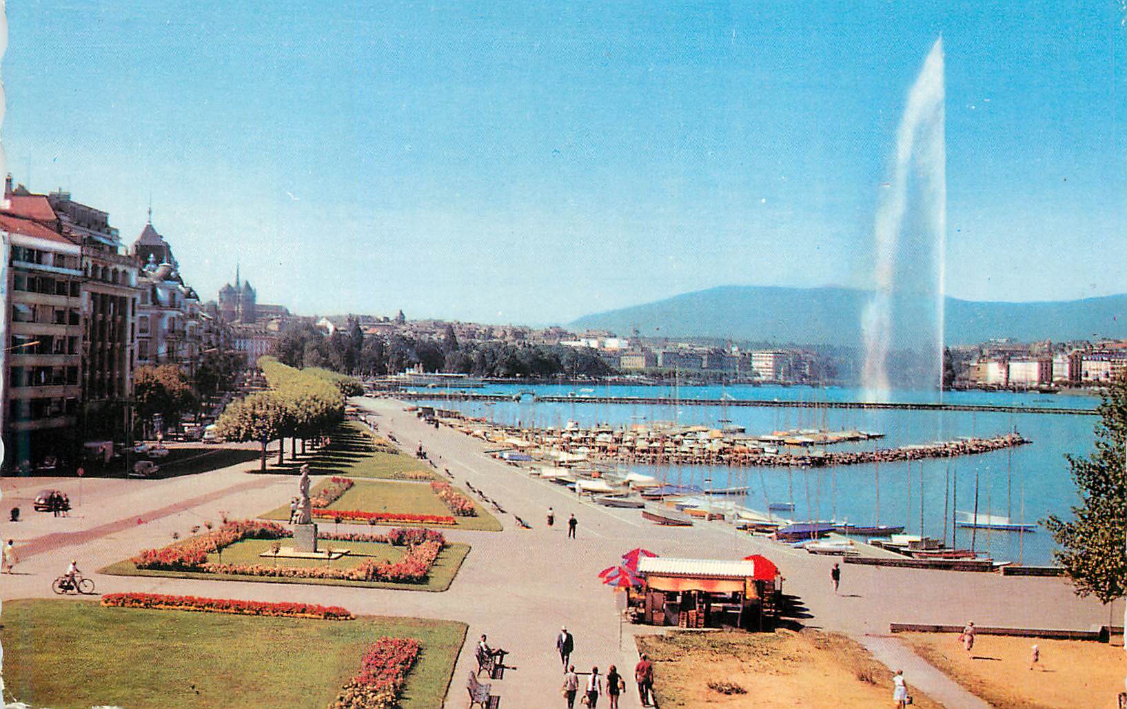 CPM Geneve le quai gustave ador et le jet d eau (120m)