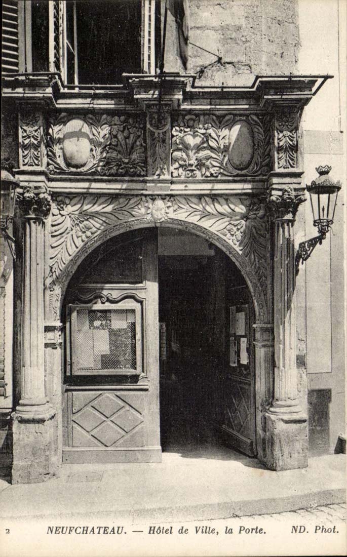 Neufchateau CPA Hotel de ville la porte