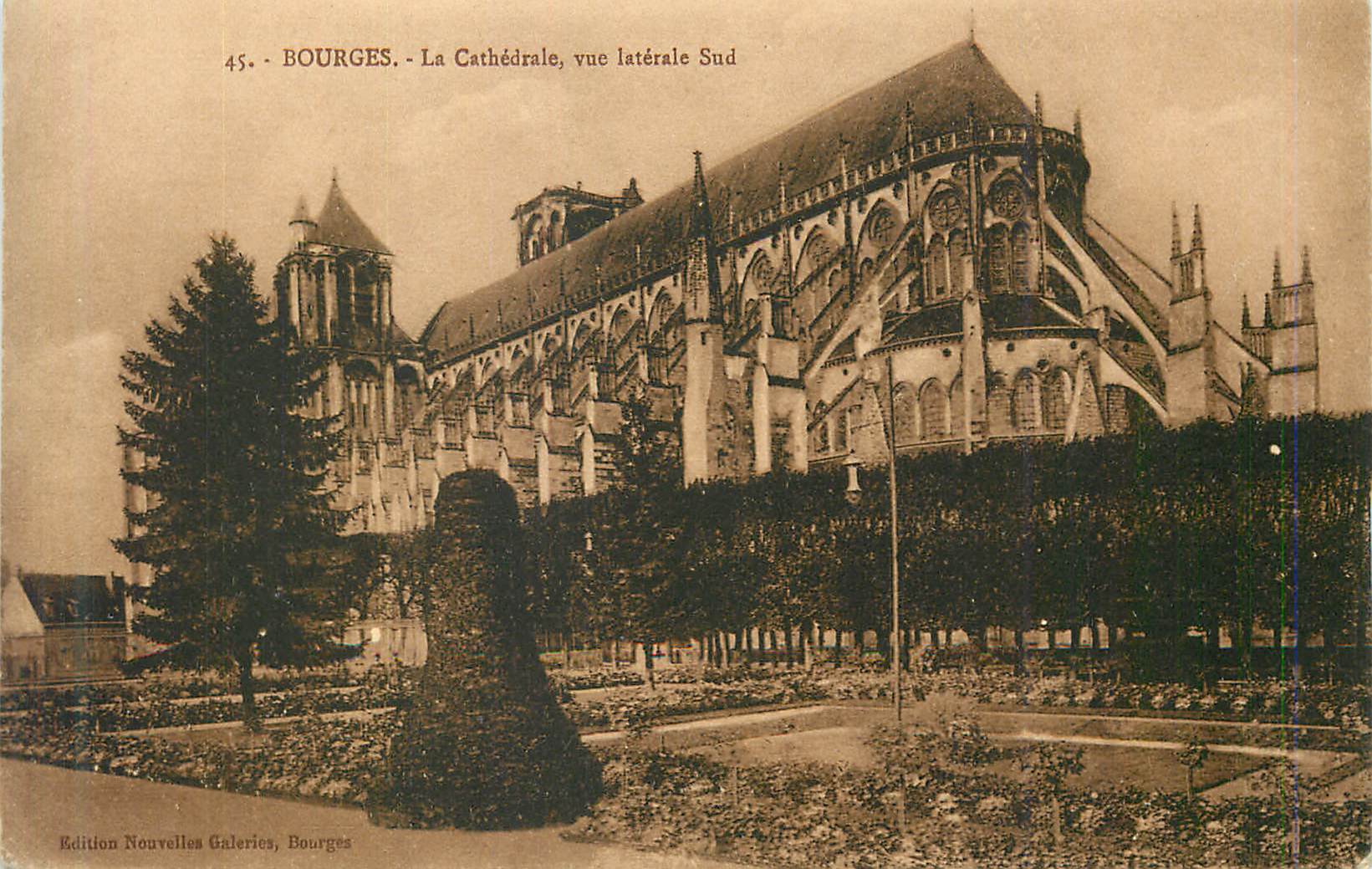 CPA Bourges La Cathedrale vue laterale Sud