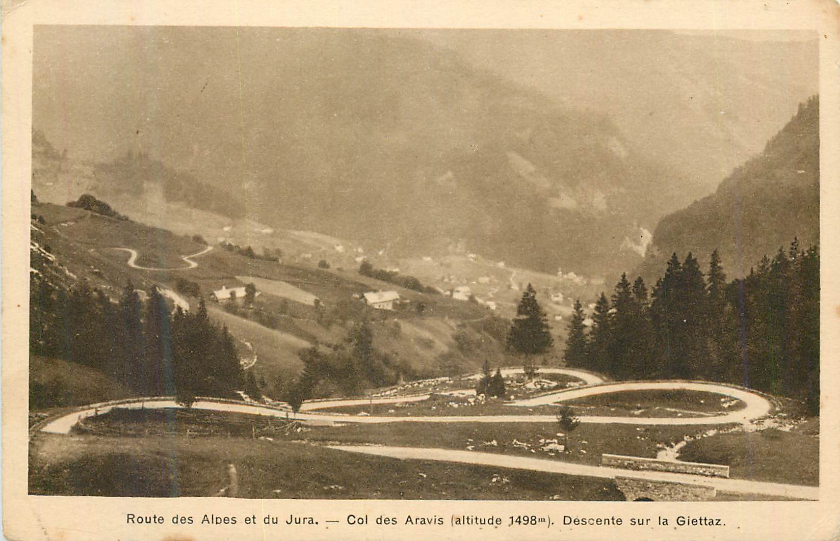 Route des Alpes et du Jura — Col des Aravis (altitude 1498m) — Descente sur la Giettaz