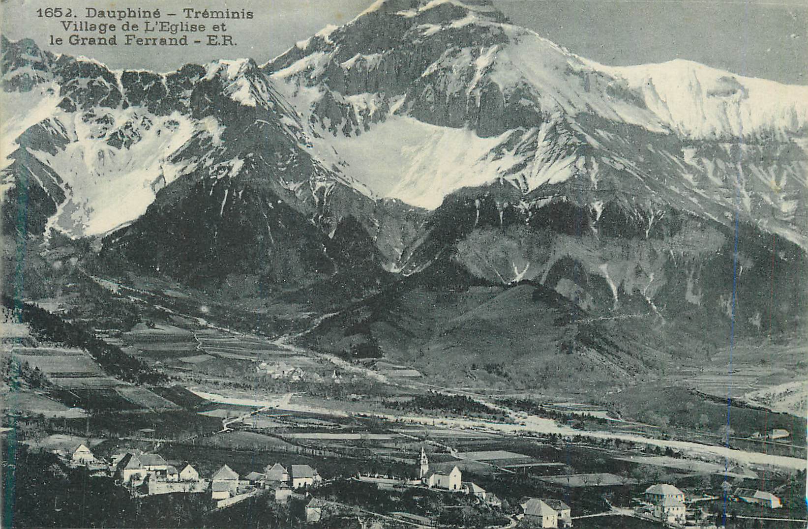 CPA Dauphine Treminis Village de l Eglise et le Grand Ferrand