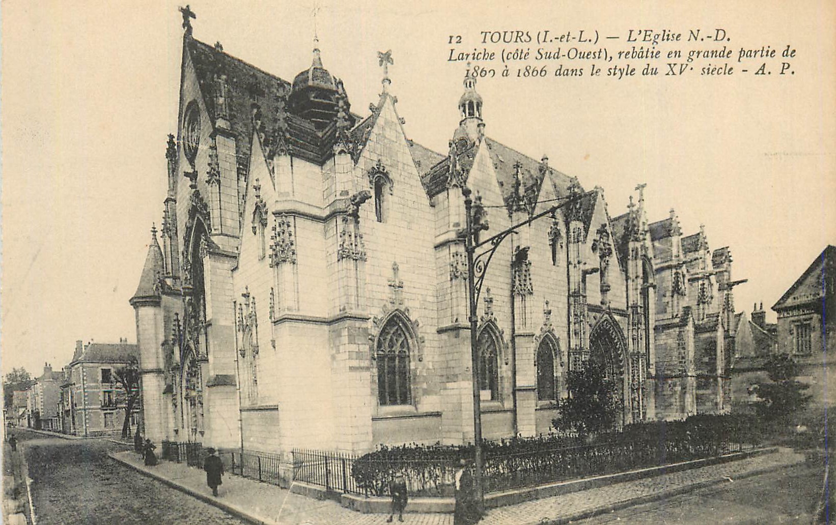 CPA Tours I et L L Eglise Lariche cote Sud Ouest rebalie en grande partie de