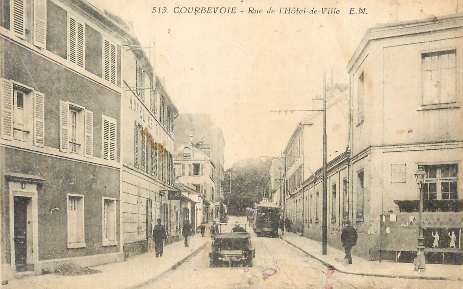 CPA Courbevoie Rue de l Hotel de Ville