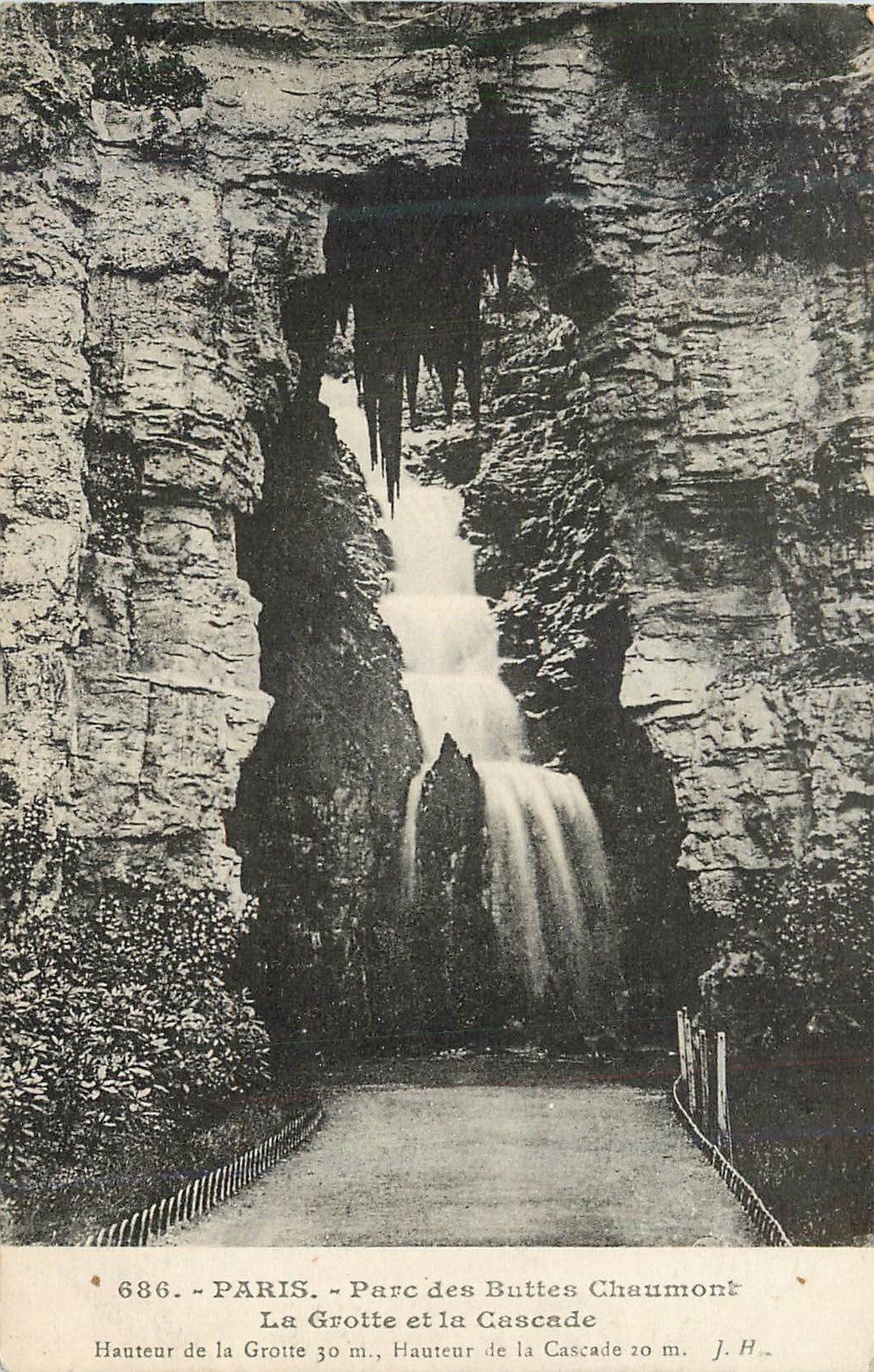 CPA Paris Parc des Buttes Chaumont La Grotte et la Cascade Hauteur de la Grotte