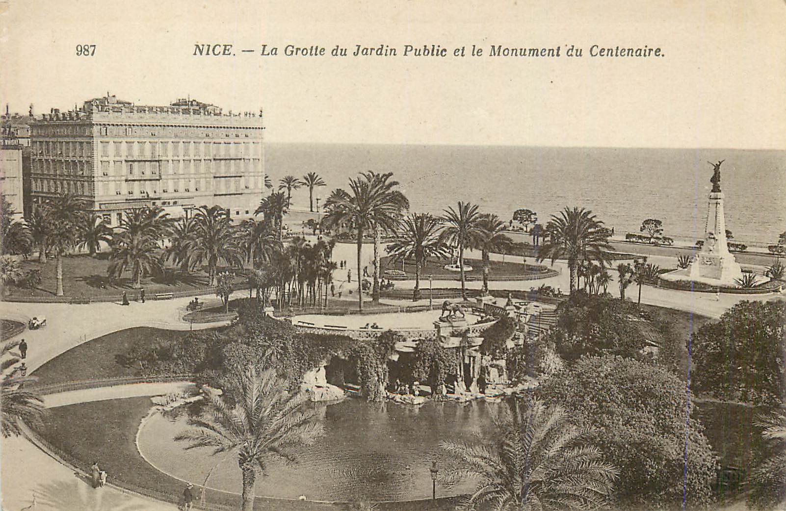 CPA Nice La Grotte du Jardin Public et le Monument du Centenaire